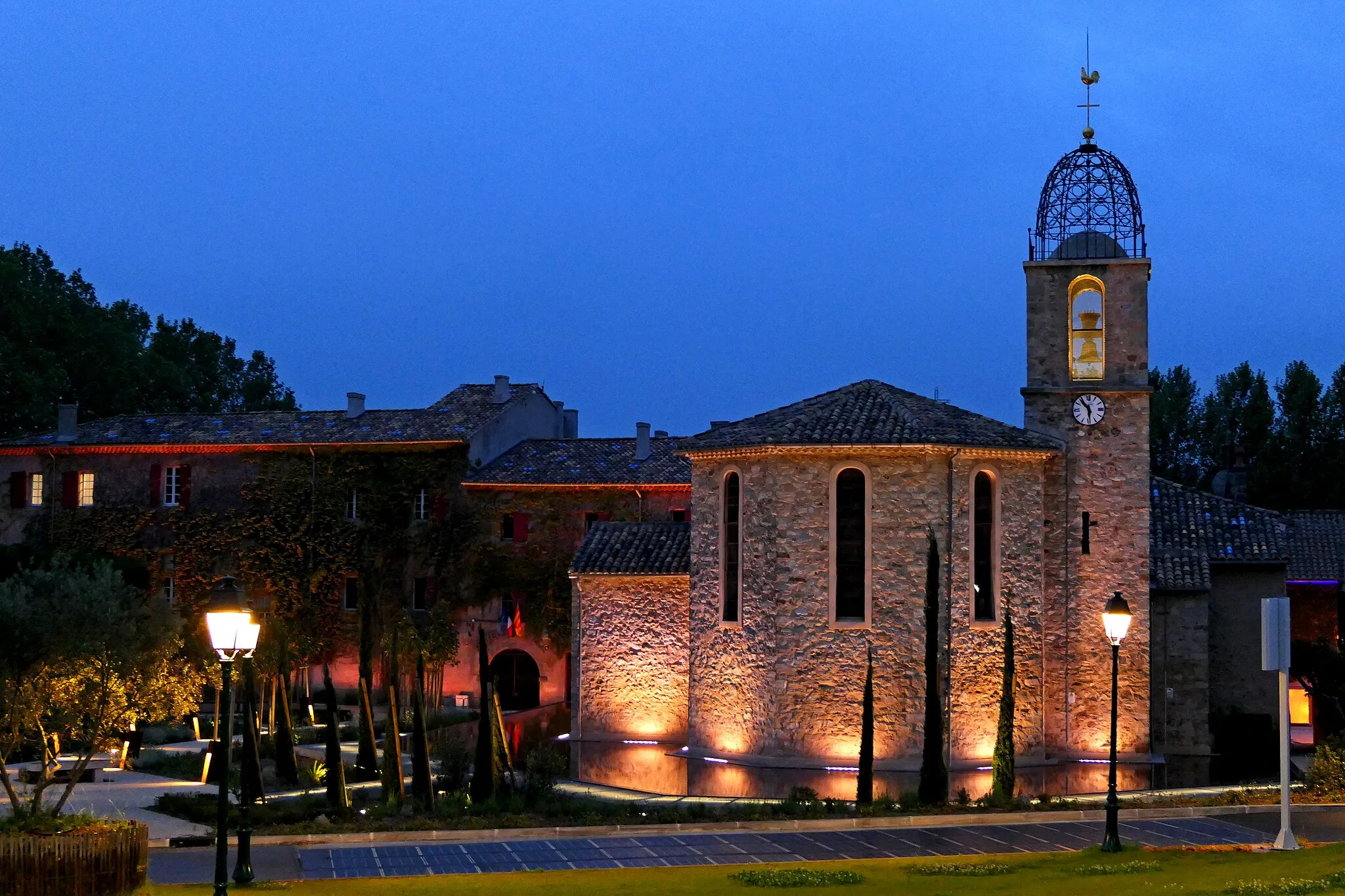 Photo showing: L'église de Saint-Antoine (XIXe) de Châteauneuf-le-Rouge (13)