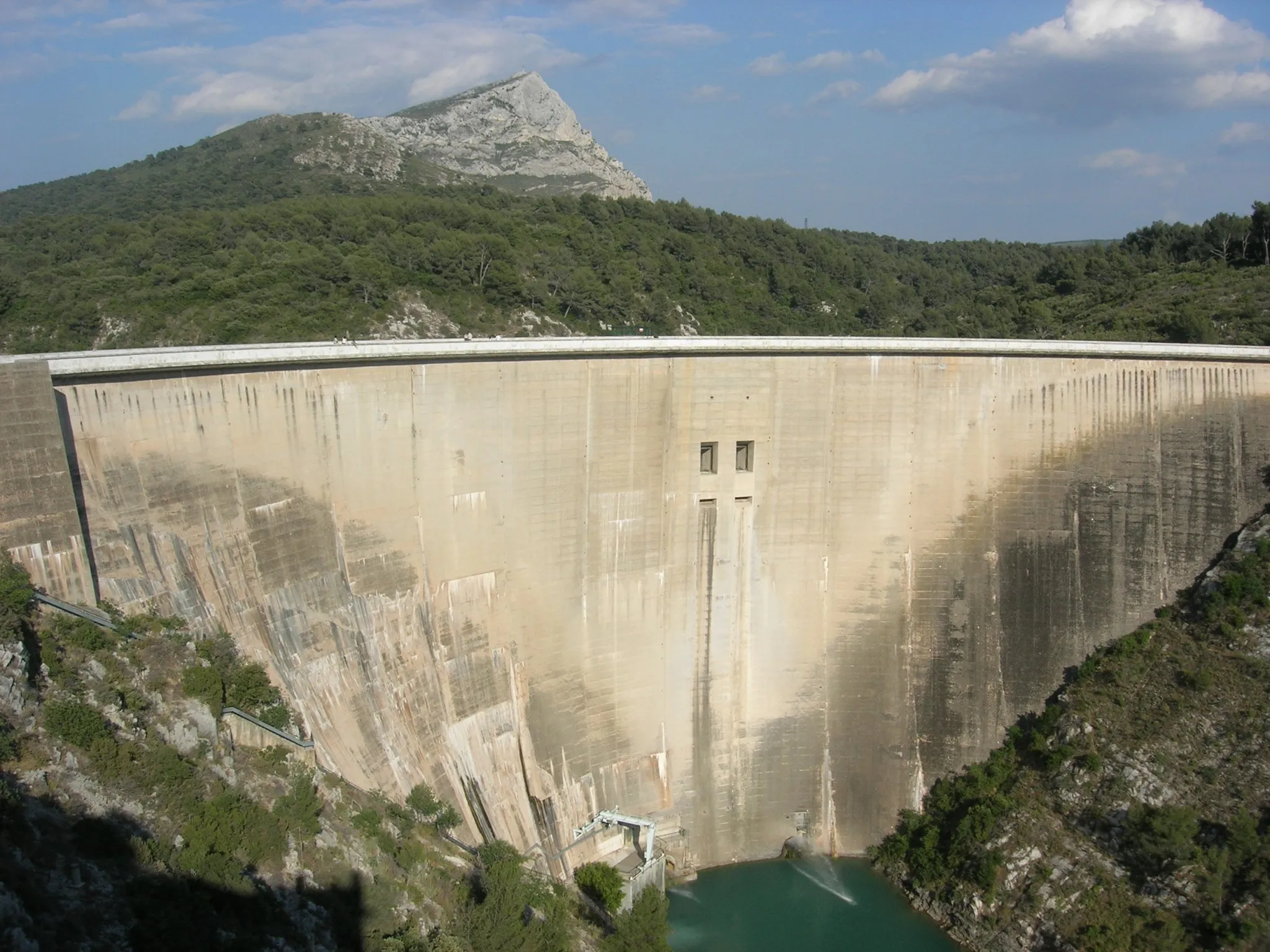 Photo showing: Photographie du barrage de Bimont, commune de Saint-Marc-Jaumegarde, Bouches-du-Rhône, France.