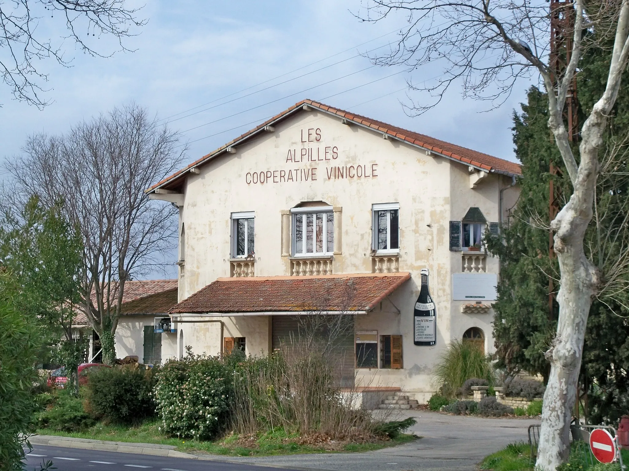 Photo showing: Cave coopérative vinicole des Alpilles à Saint Etienne du Grès (13), France