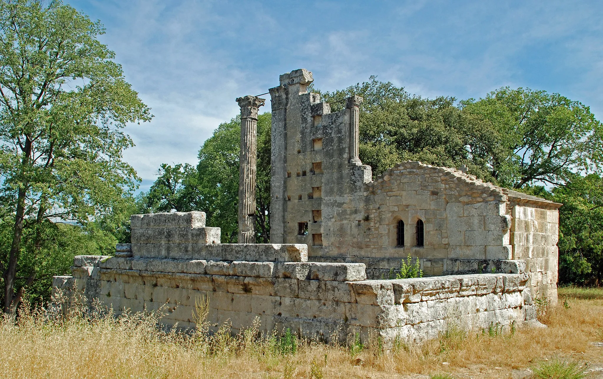 Photo showing: France - Provence - Temple romain de Château-Bas