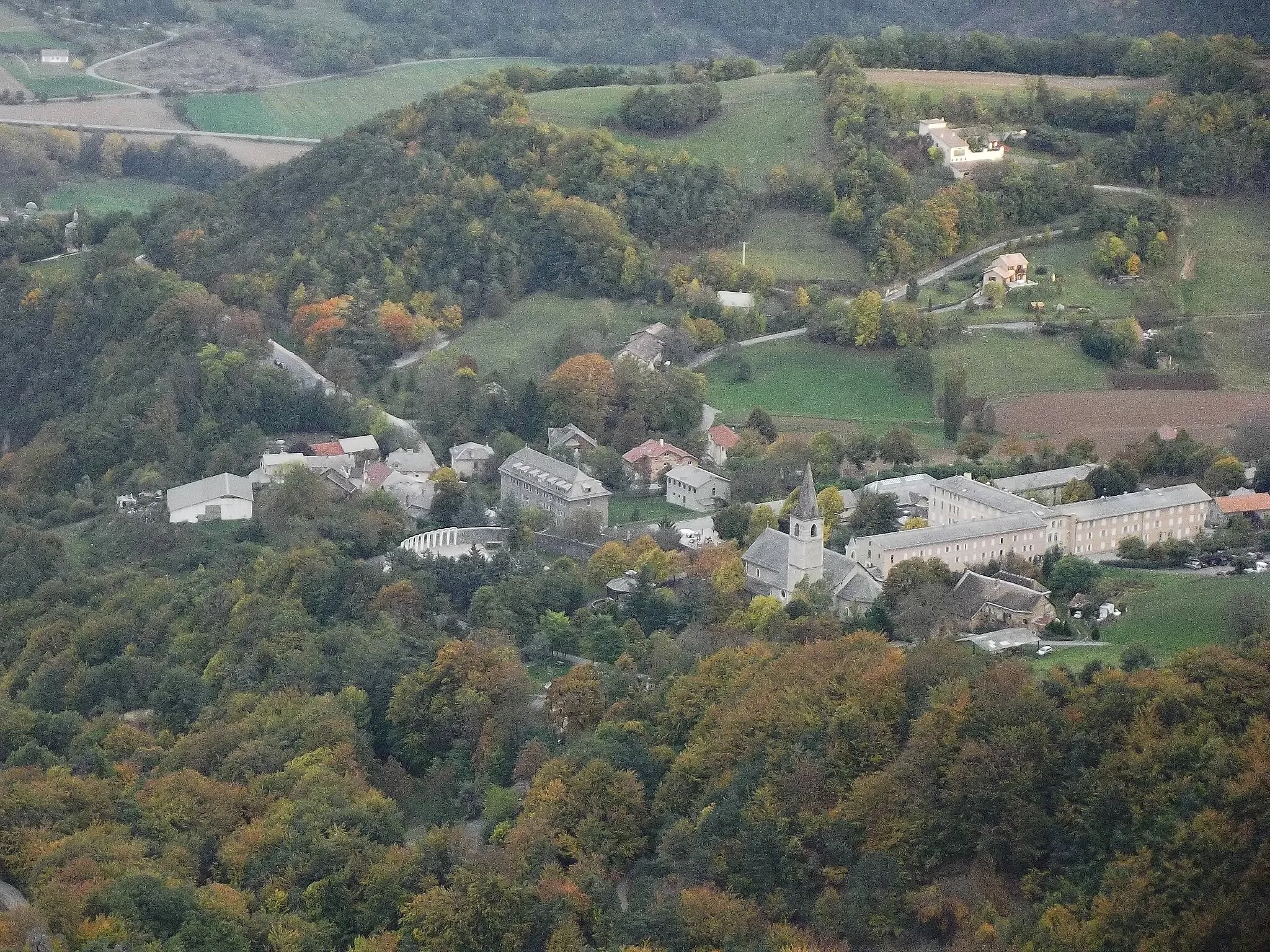 Photo showing: Notre-Dame du Laus vu du puy Maurel