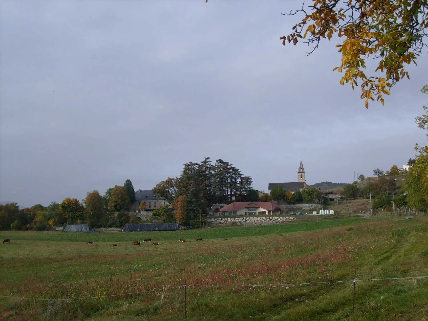 Photo showing: View over the southern part of the village( Jarjayes, Hautes-Alpes)