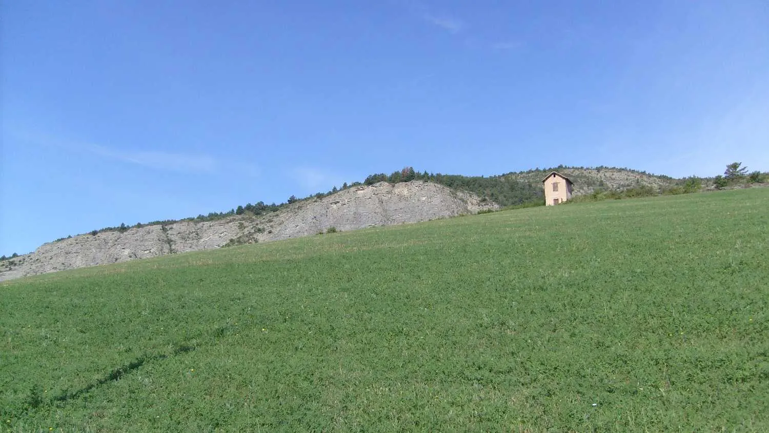 Photo showing: Agricultural landscape - Lettret, Hautes-Alpes, France-