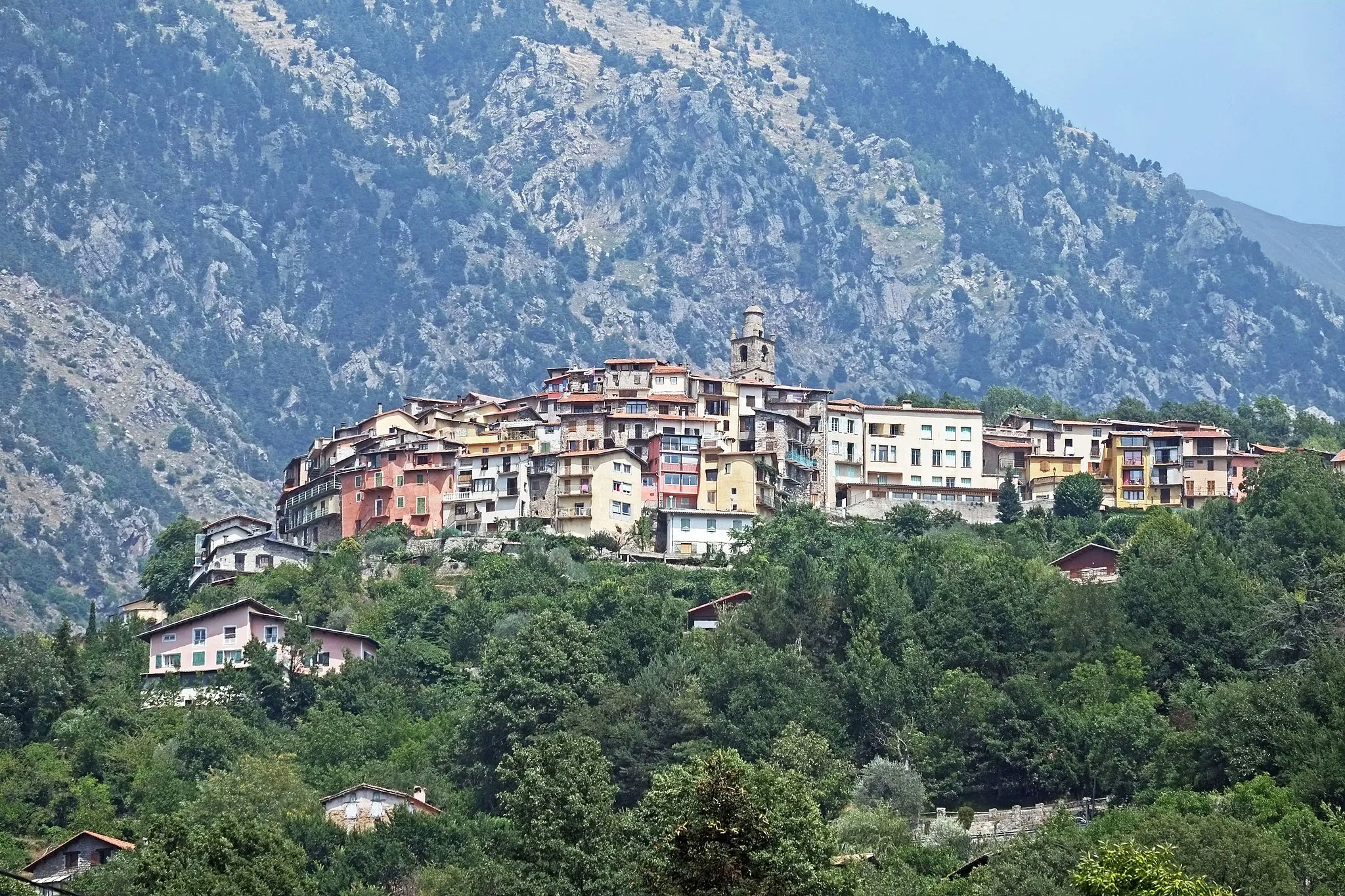 Photo showing: Vue du village de Belvédère depuis le quartier Saint-Julien.