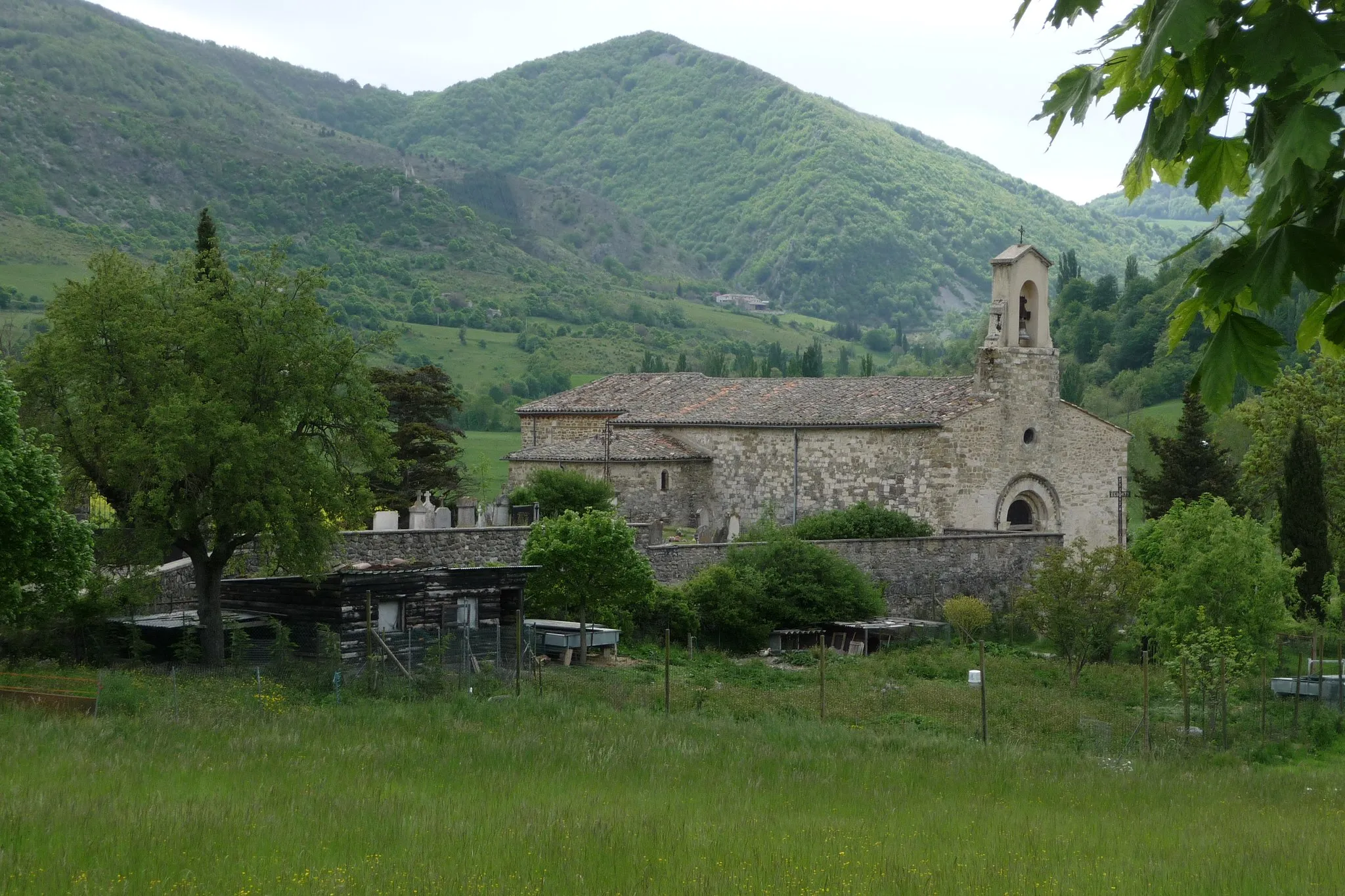 Photo showing: Romanische Pfarrkirche Vesc