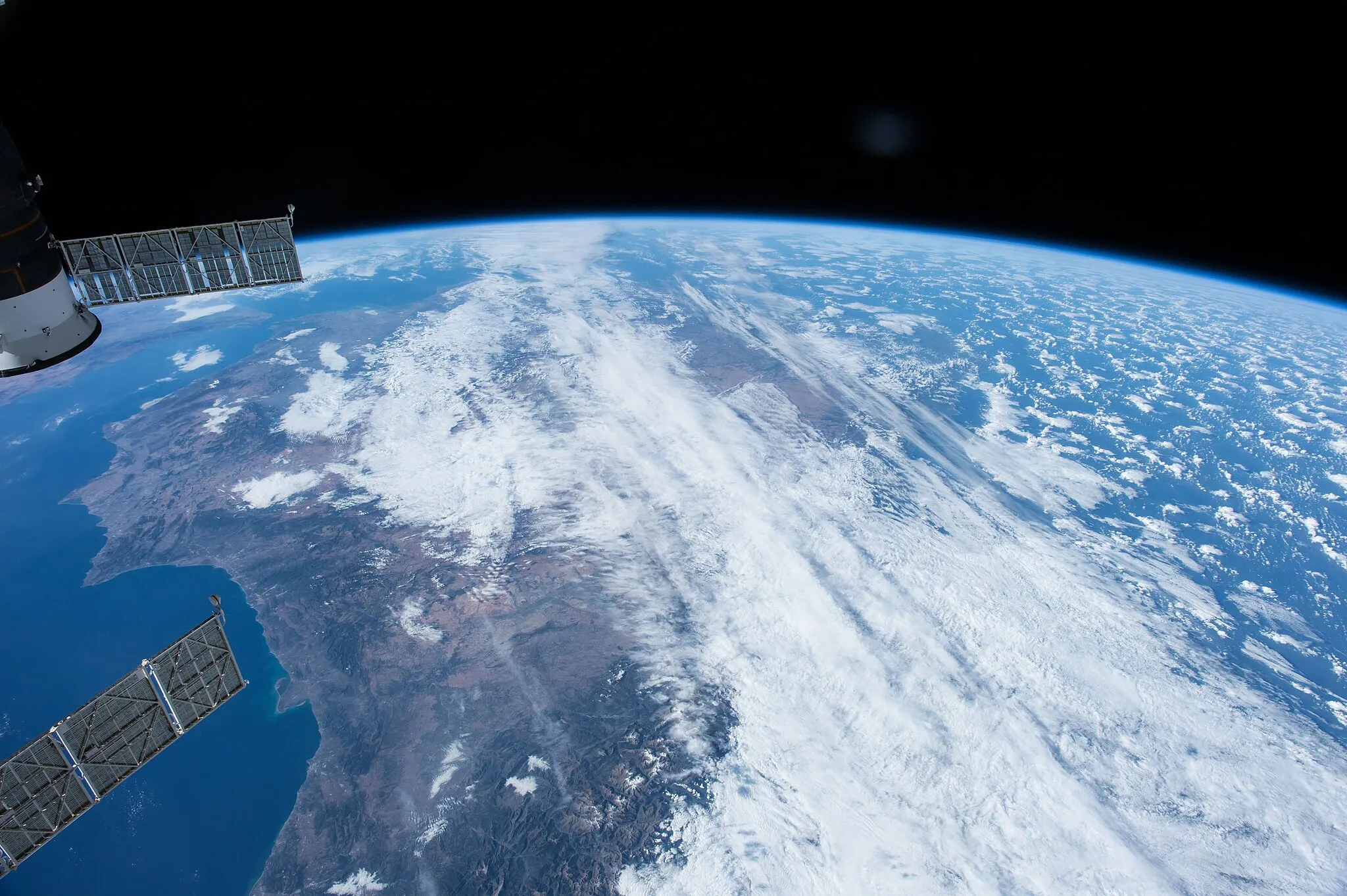 Photo showing: View of Earth taken during ISS Expedition 53.