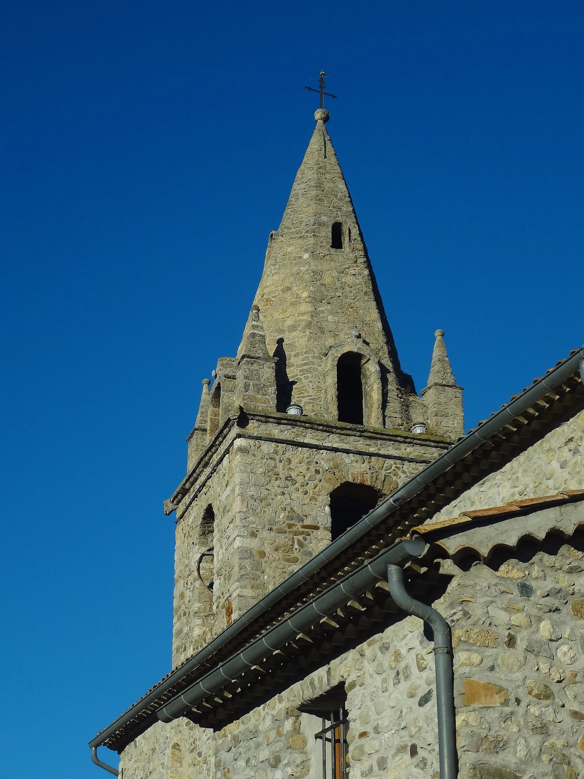 Photo showing: Clocher de pierre cantonné de 4 pyramidions, typique de l'art roman alpin