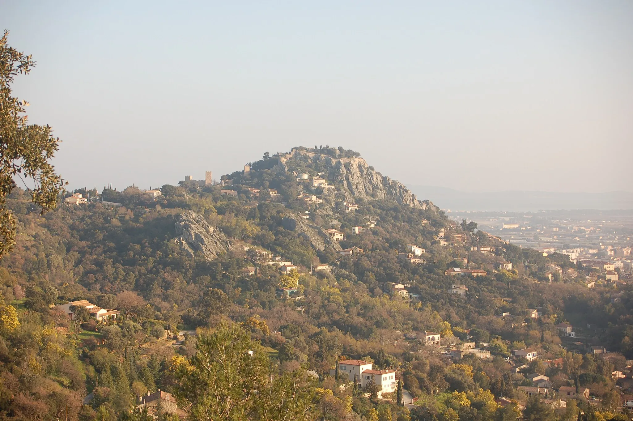 Photo showing: The hill of Casteou in Hyères, in the Var.