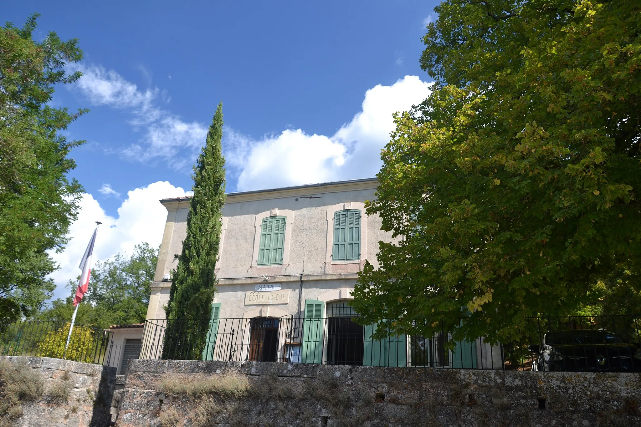 Photo showing: mairie de Châteauvert