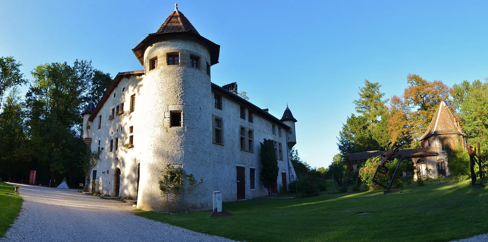 Photo showing: This building is indexed in the base Mérimée, a database of architectural heritage maintained by the French Ministry of Culture, under the reference PA00117299 .