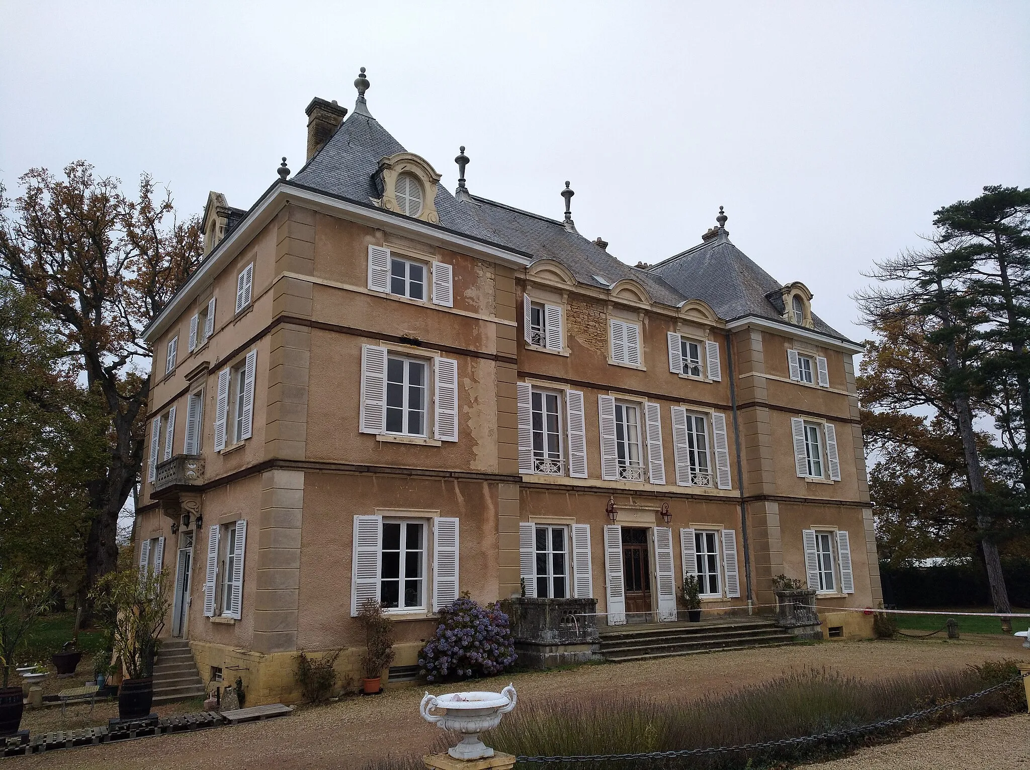 Photo showing: Vue du château de Talancé, à Denicé (Rhône, France).