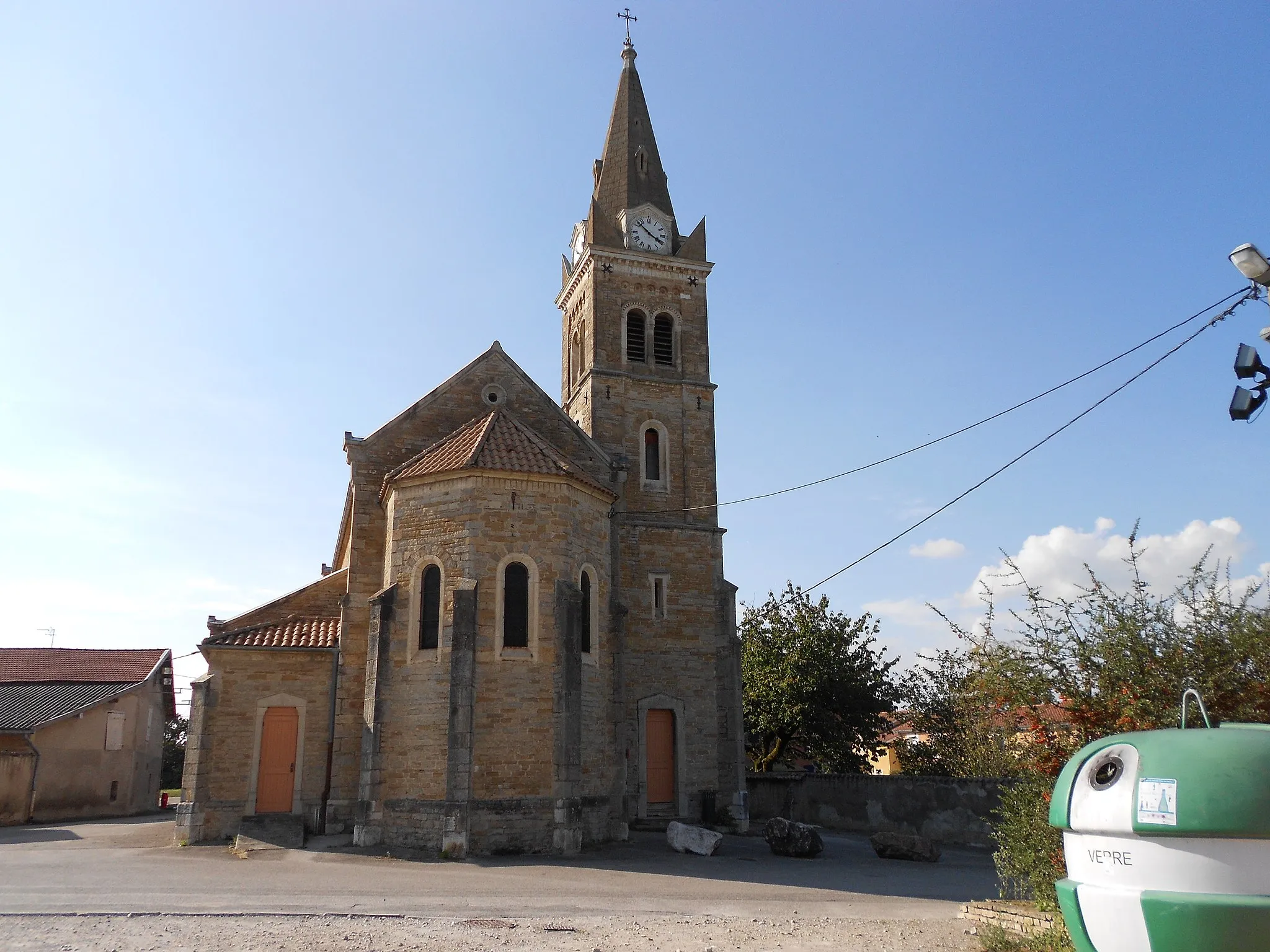 Photo showing: le clocher de l'église vu depuis sa place