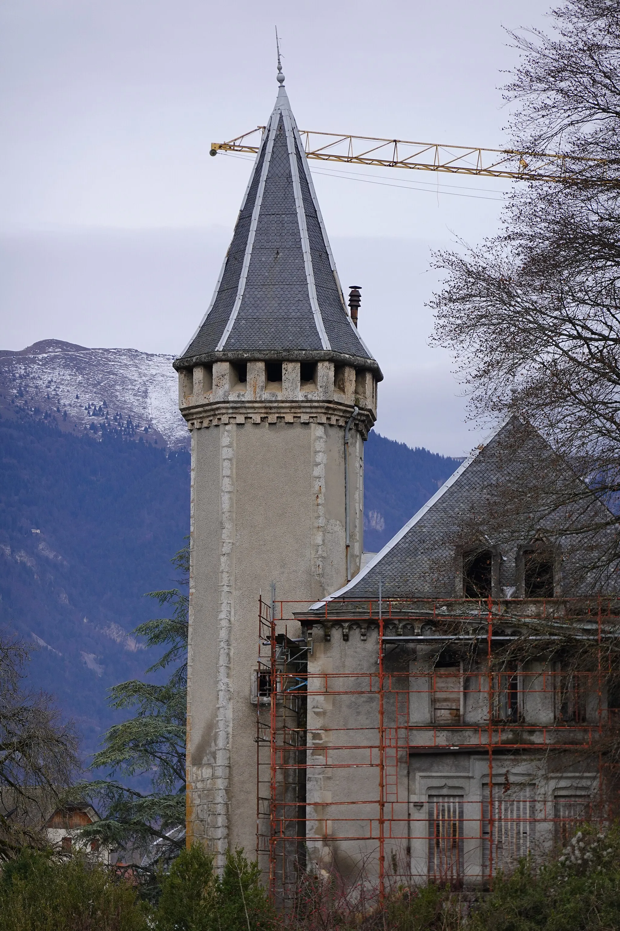 Photo showing: Tour @ Château @ Parc Cohendier @ Saint-Pierre-en-Faucigny