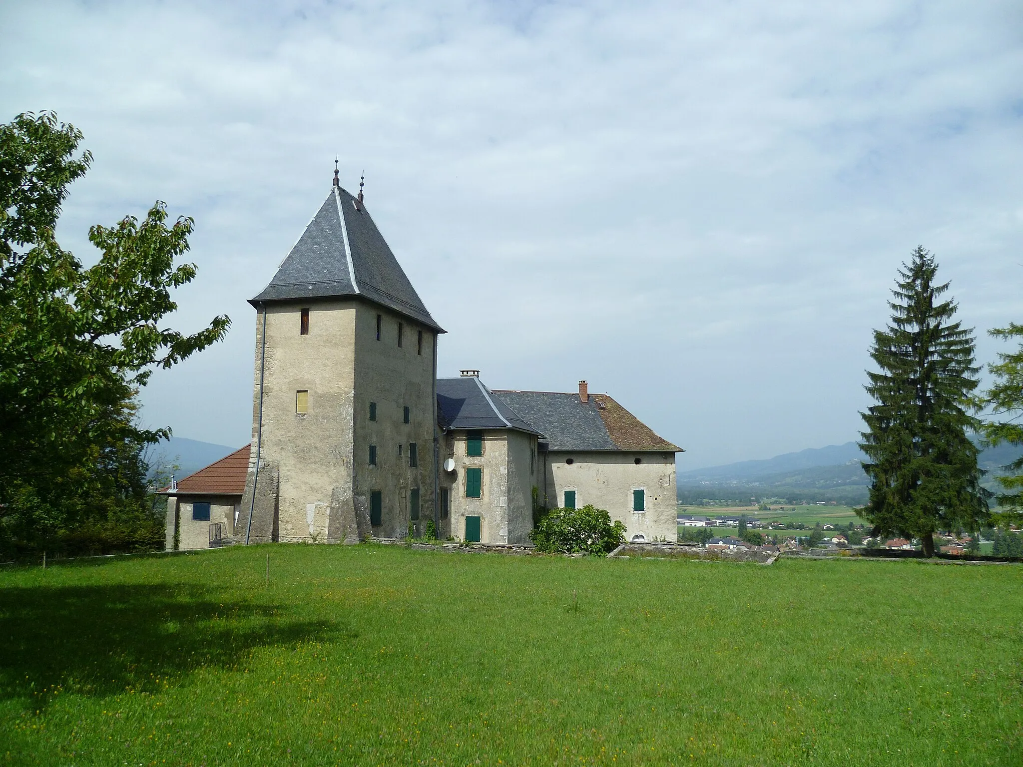 Photo showing: Le Château de Rumilly-sous-Cornillon à Saint-Pierre-en-Faucigny, Haute-Savoie, France.