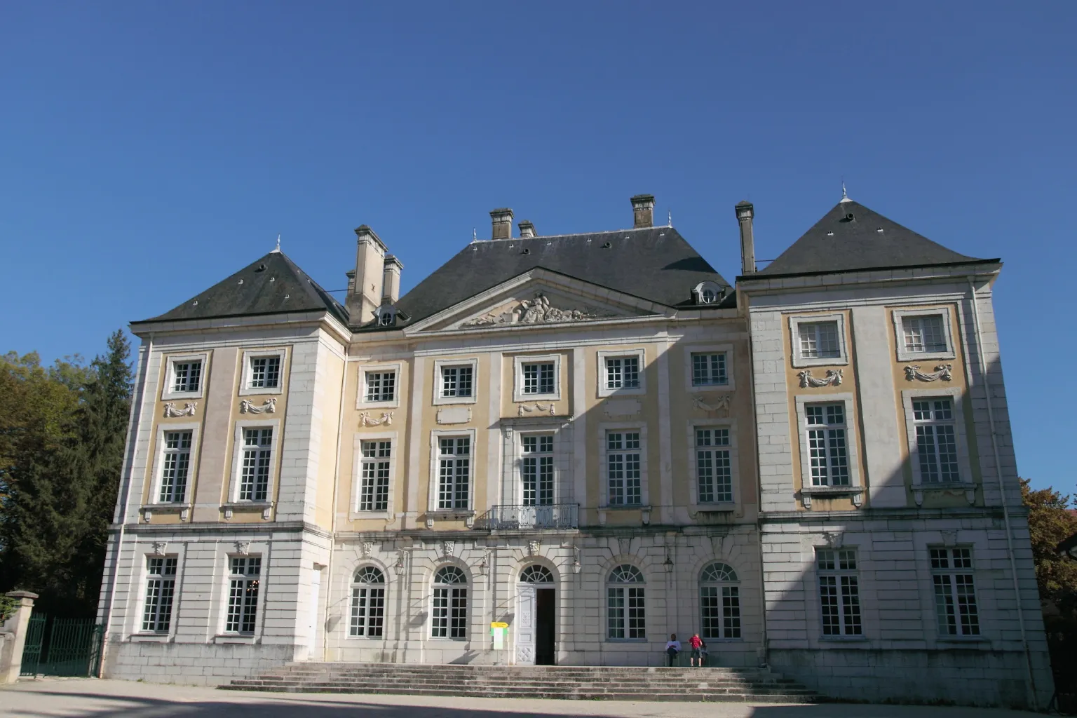 Photo showing: Façade principale du palais épiscopal de Belley, France