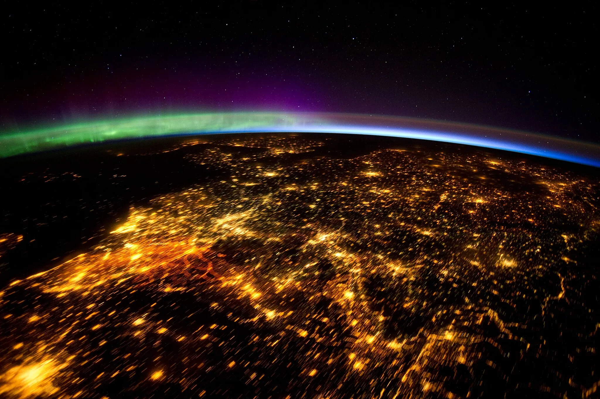 Photo showing: View of Earth taken during ISS Expedition 30.