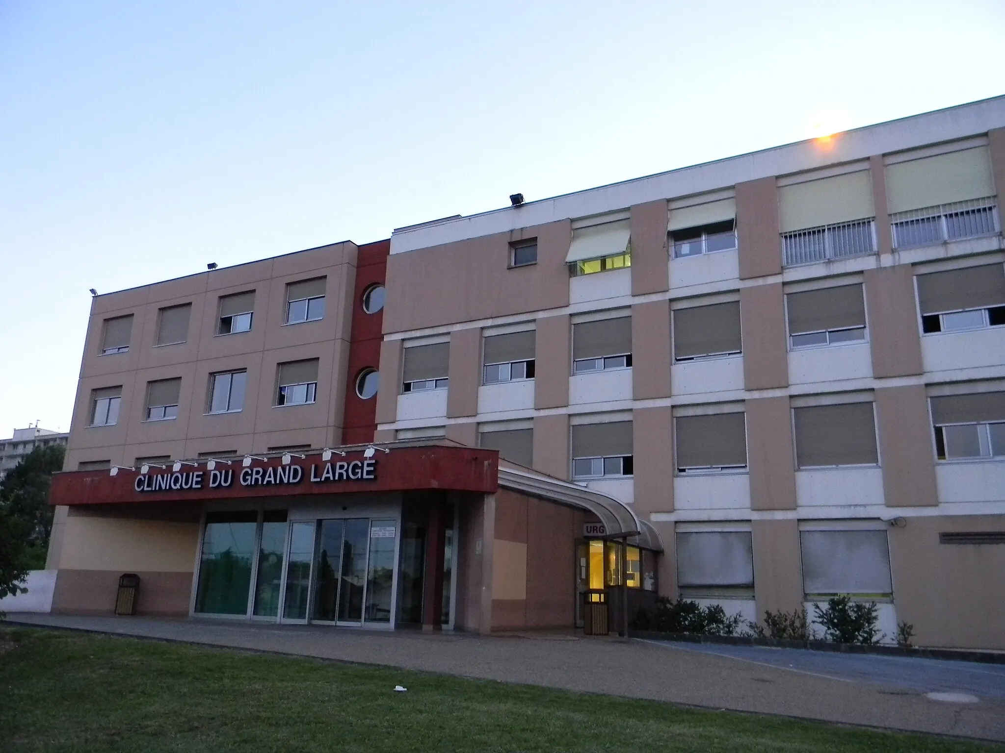 Photo showing: La clinique du Grand-Large à Décines.