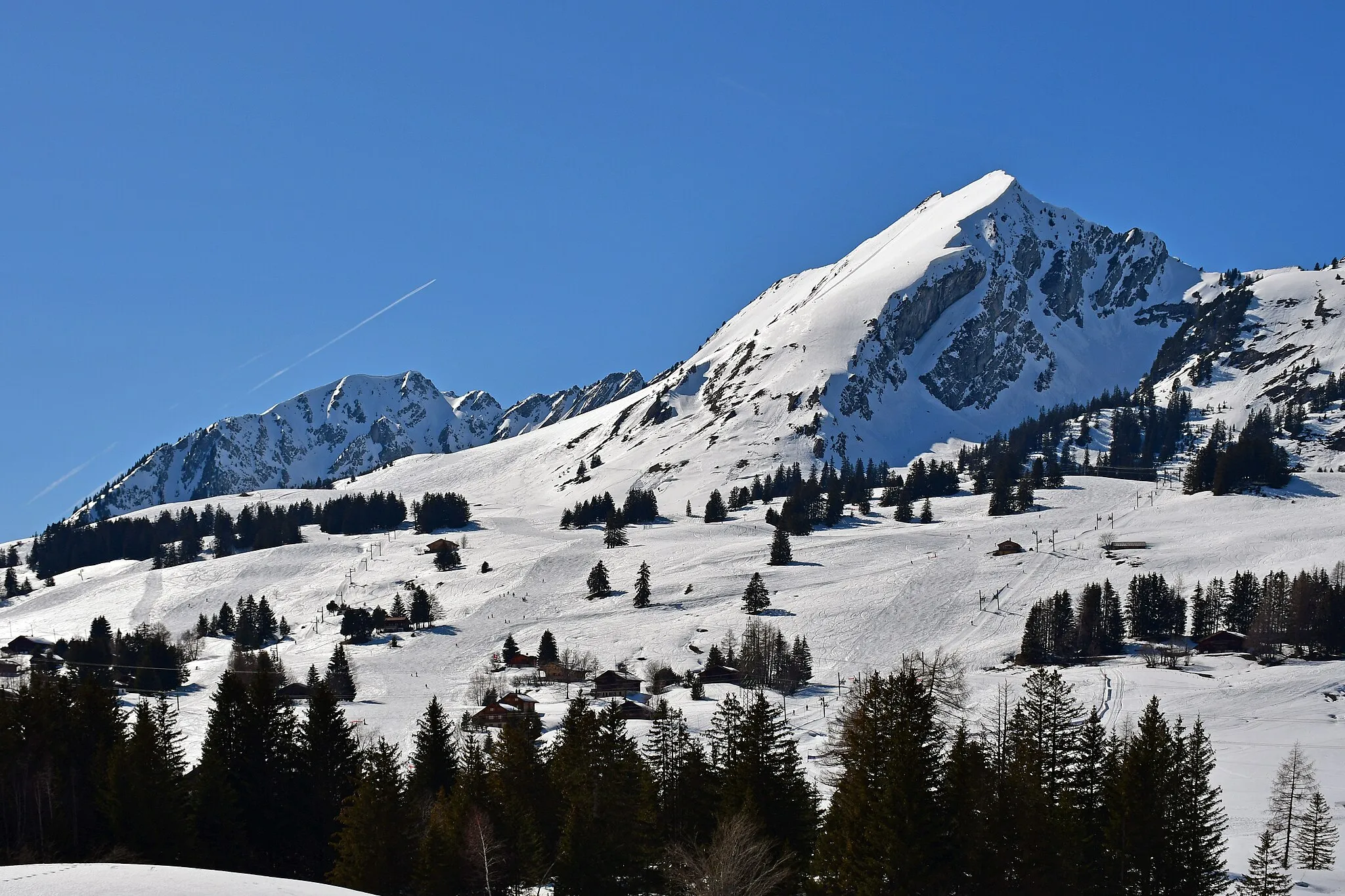 Photo showing: Le domaine skiables des Mosses (Canton de Vaud, Suisse) avec le Mont d'Or (2175 m) et le Gros Van (2189 m).