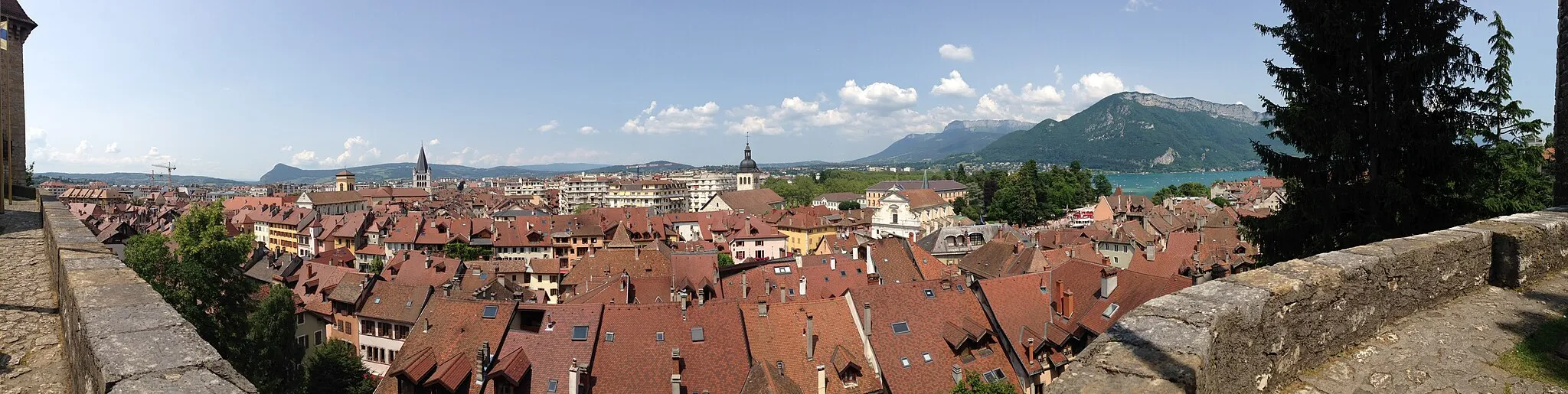 Photo showing: A panoramic view from Château d'Annecy of Annecy, Haute-Savoie, France.