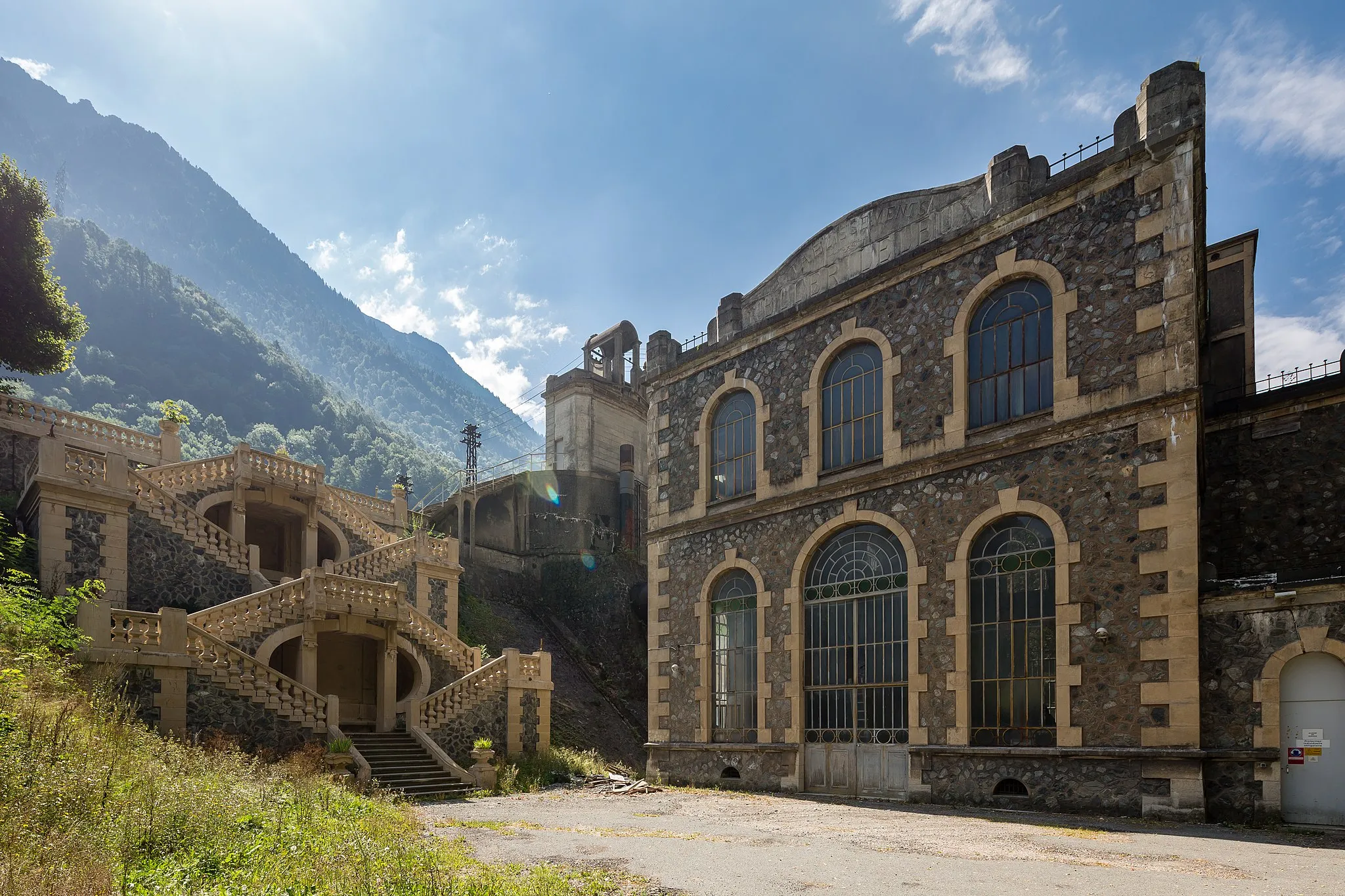 Photo showing: Centrale hydroélectrique des Vernes à Livet et Gavet (France).