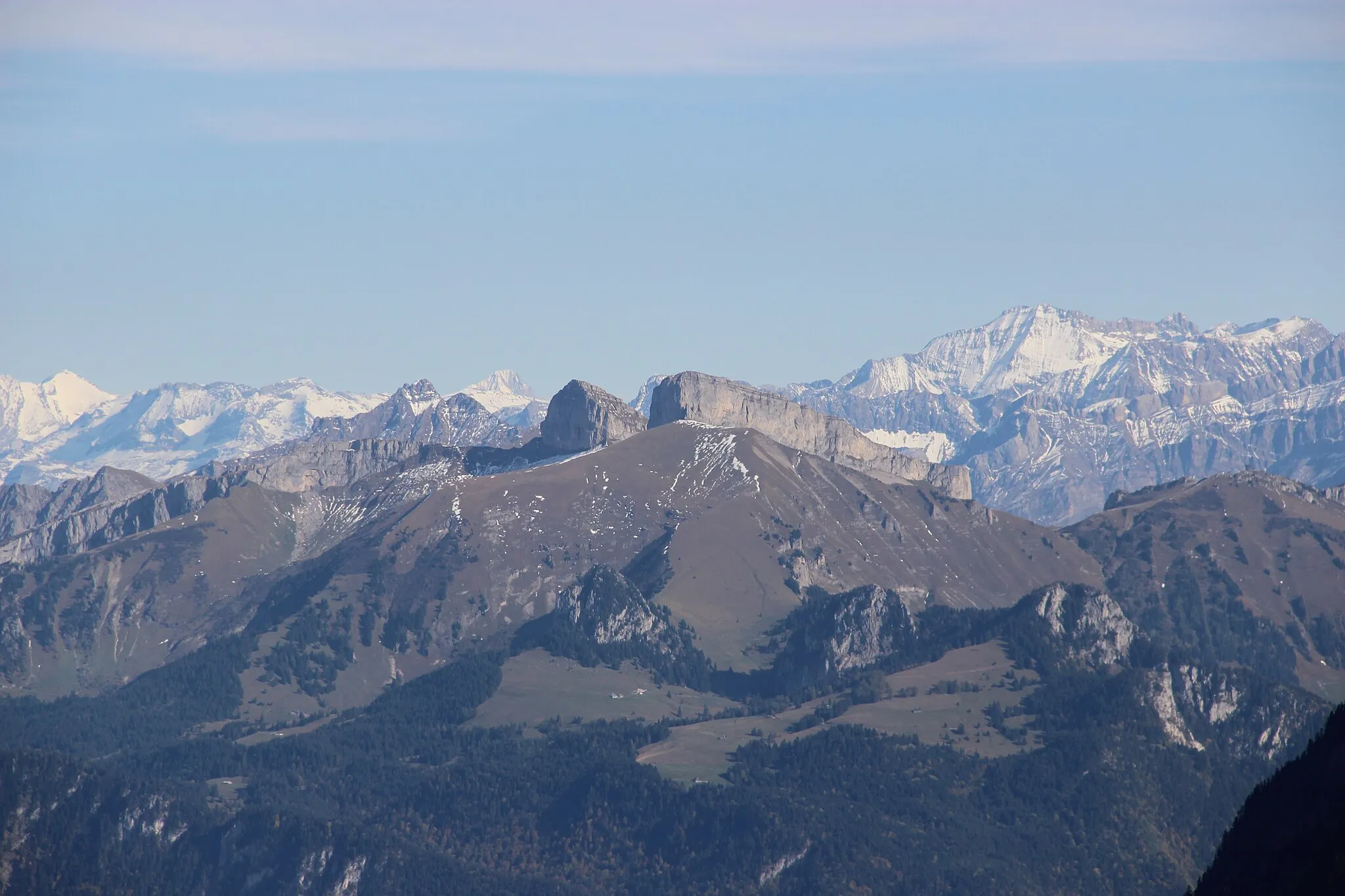 Photo showing: Les Agites, Tour d'Aï and Tour de Mayen