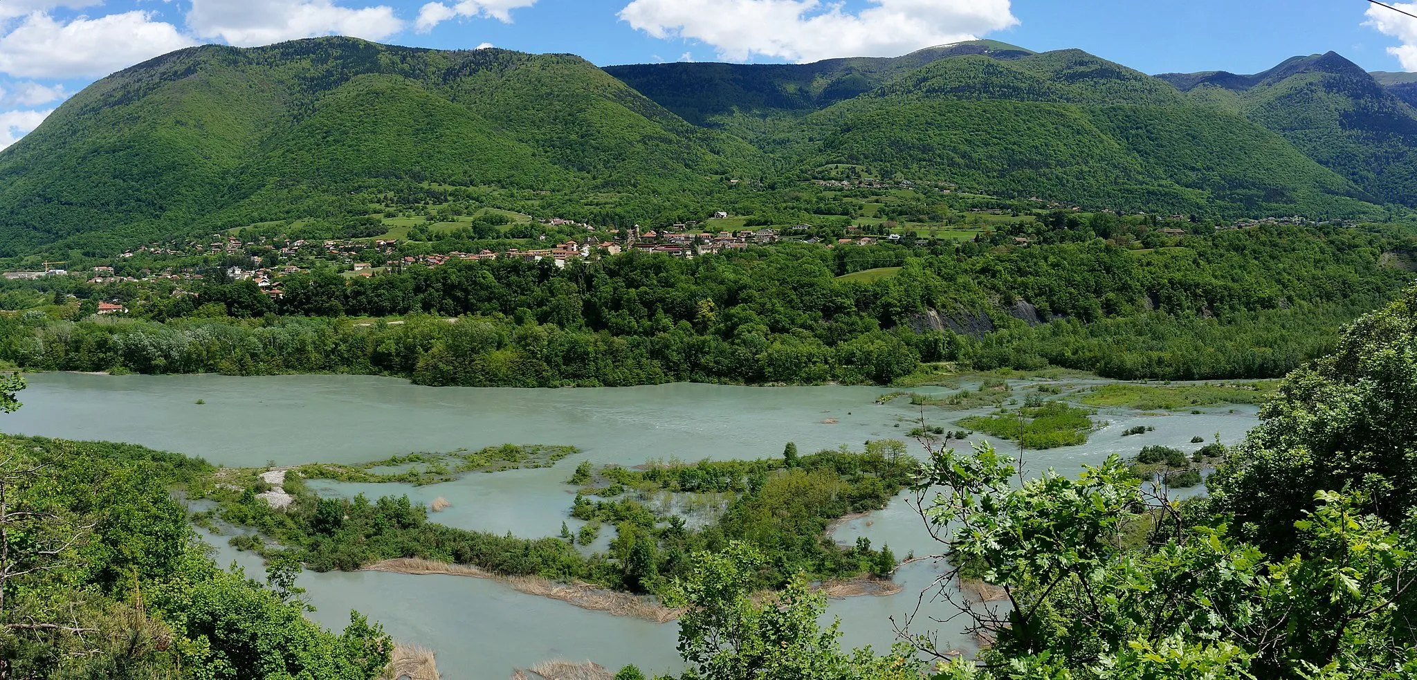 Photo showing: La vallée du Drac à St-Georges-de-Commiers inondée suite à la fonte des neiges et au printemps pluvieux 2013.