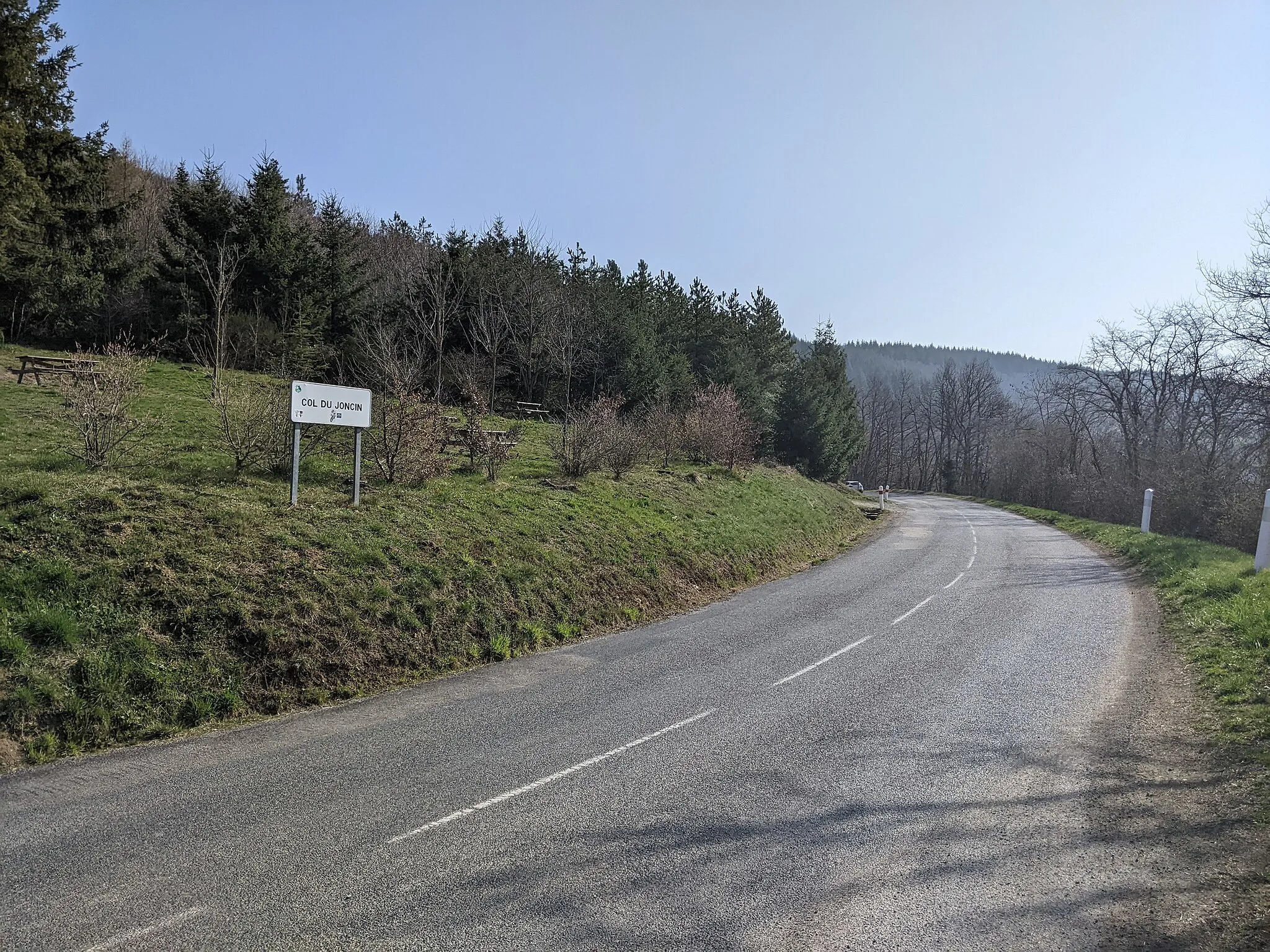 Photo showing: Vue du col de Joncin en direction du Saule d'Oingt et de l'est (Rhône, France).