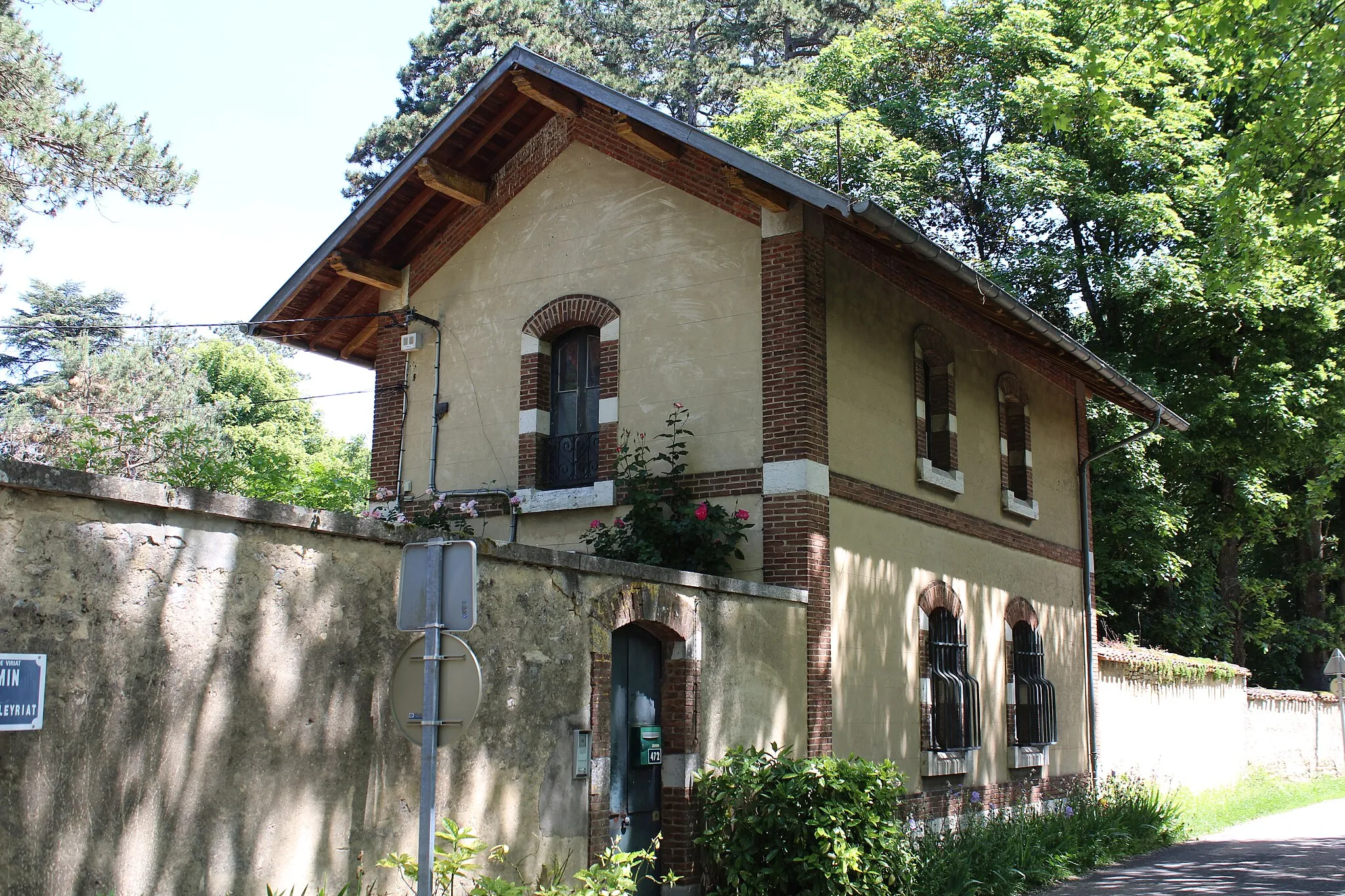 Photo showing: Entrée dans le domaine de Fleyriat.