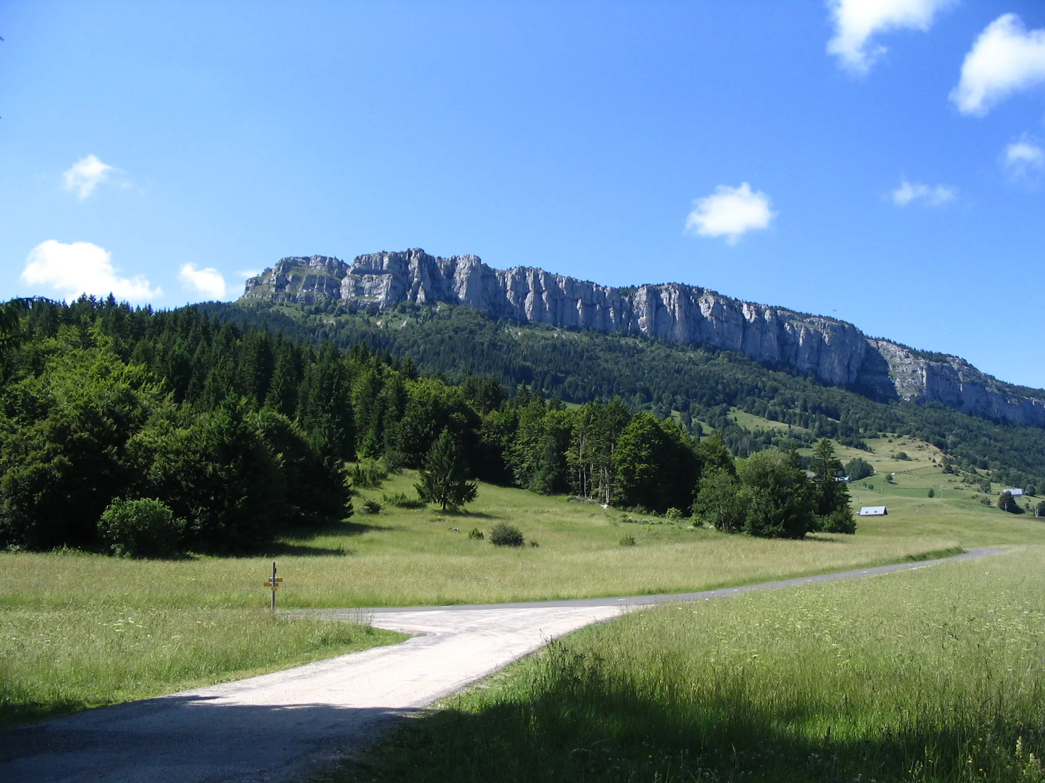 Photo showing: Mont Outheran depuis le col de la Cluse - Massif de la Charteuse