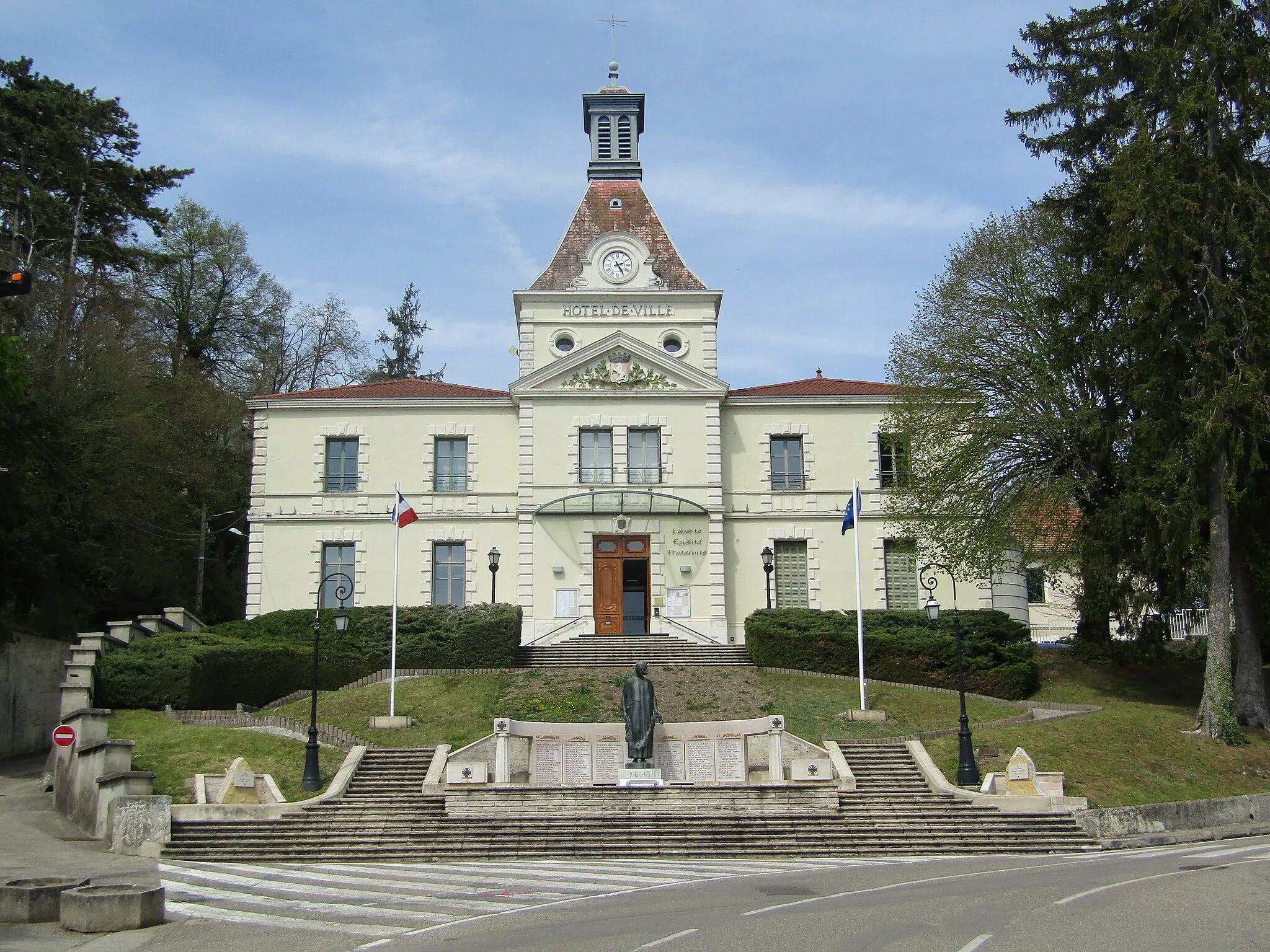 Photo showing: Hôtel de ville de Saint-Jean-de-Bournay en avril 2019