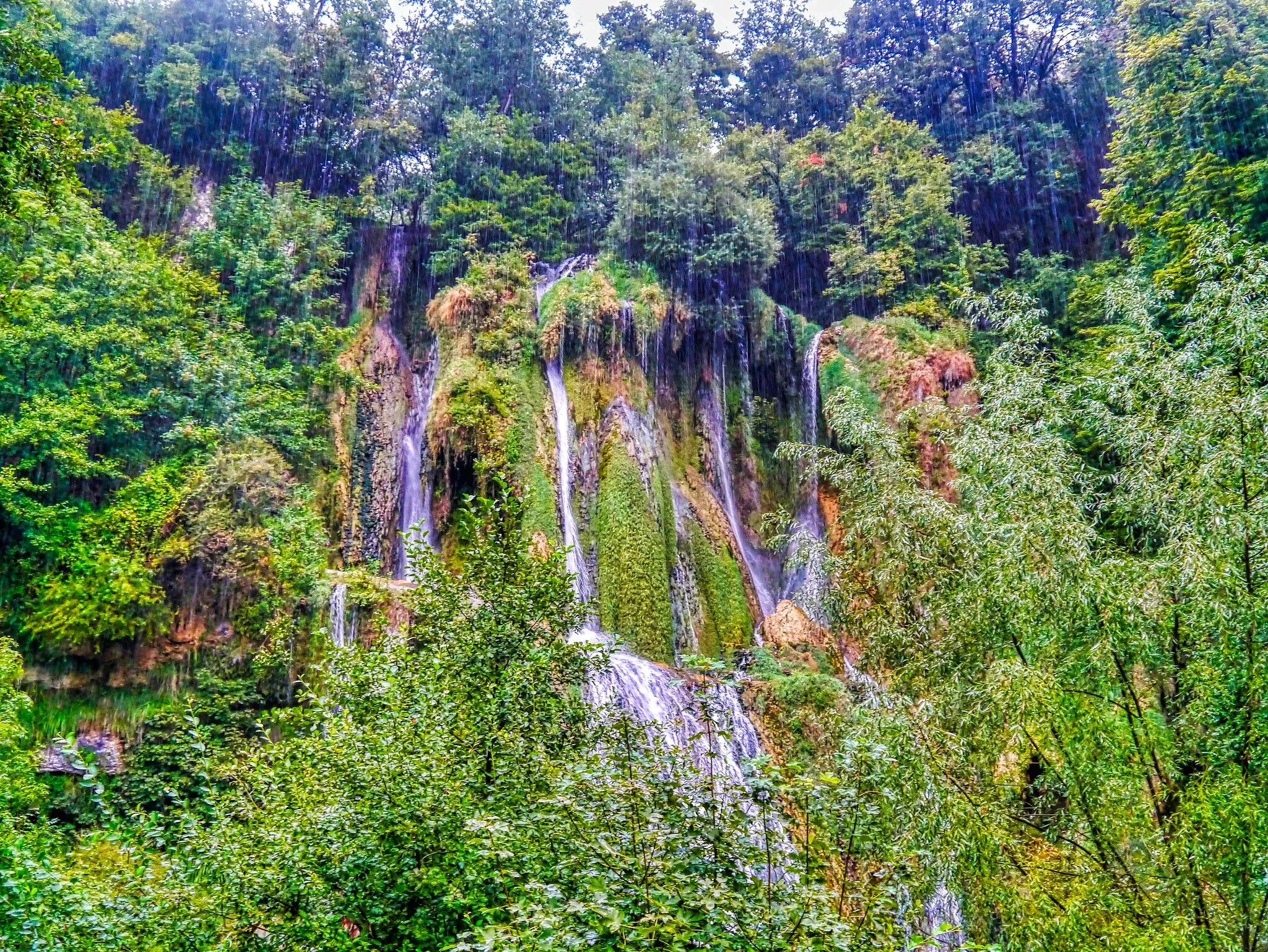 Photo showing: Glandieu Waterfall, Glandieu, Department of Ain, Region of Auvergne-Rhône-Alpes (former Rhône-Alpes), France