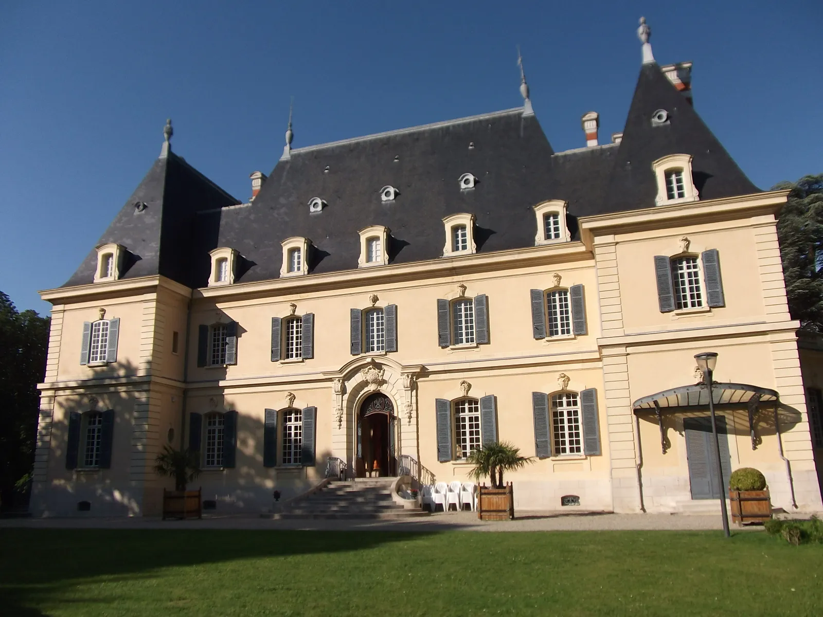 Photo showing: Château de Rajat.