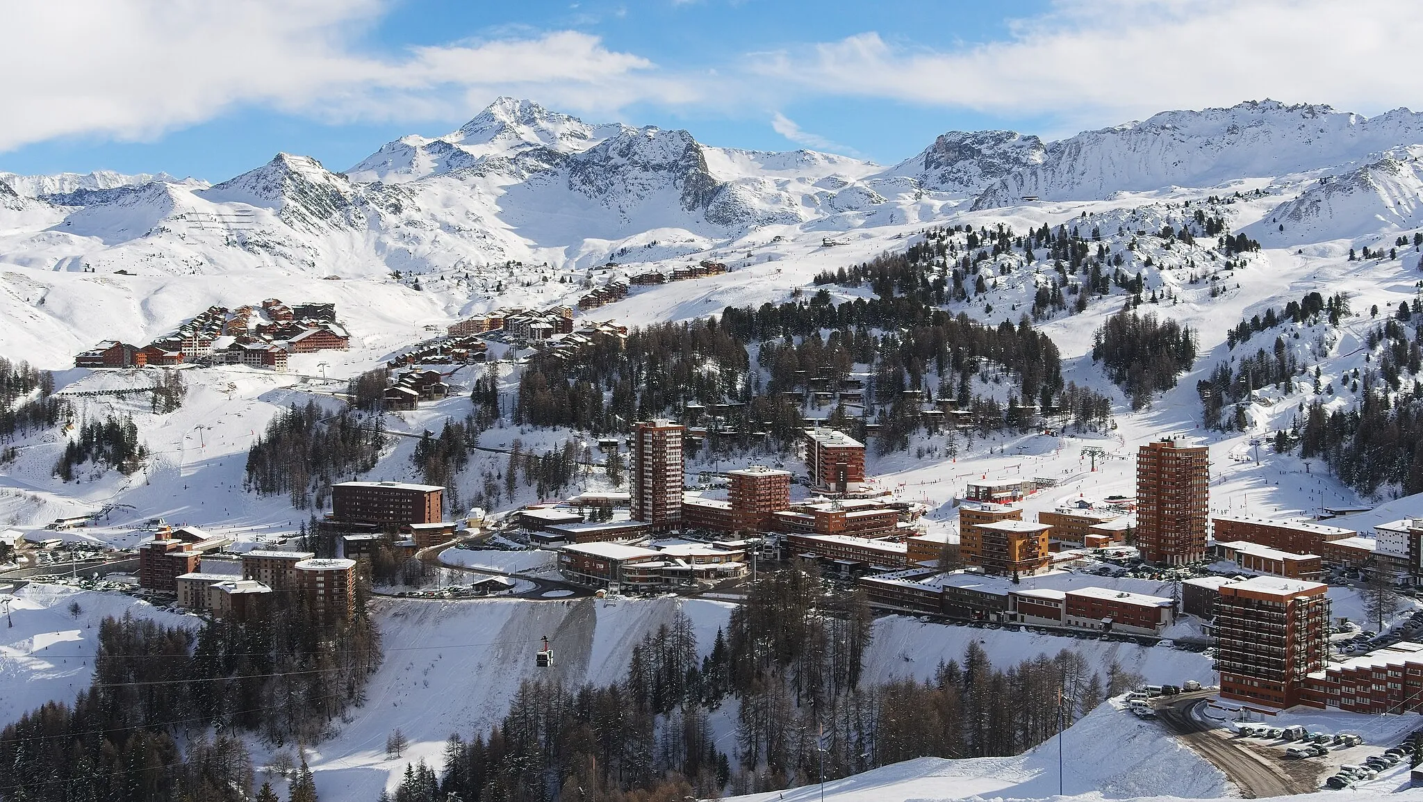 Photo showing: Paradiski, Plagne Centre. Taken in La Plagne, Plagne Aime 2000, Savoie, France.