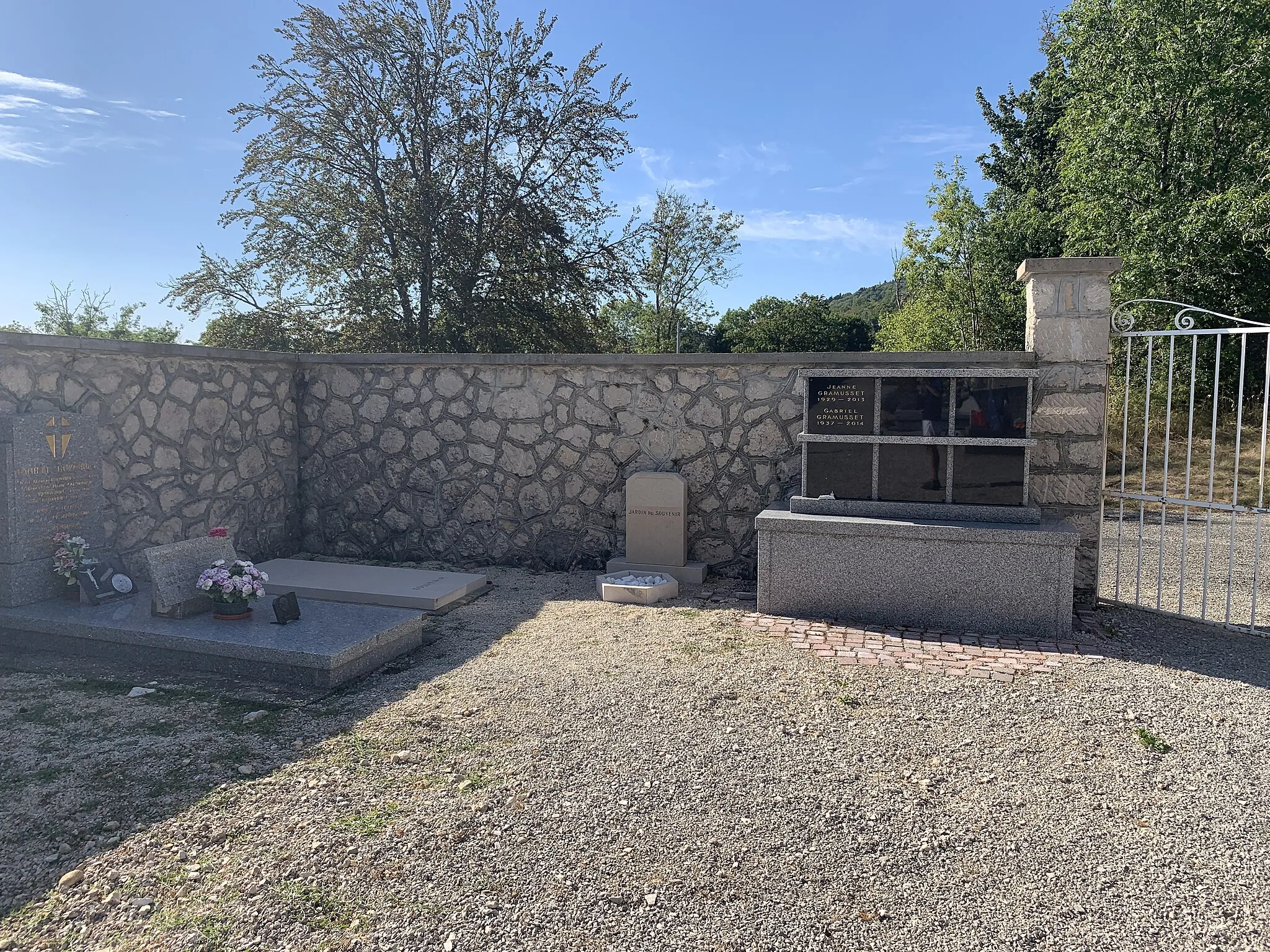 Photo showing: Cimetière de Prémillieu.