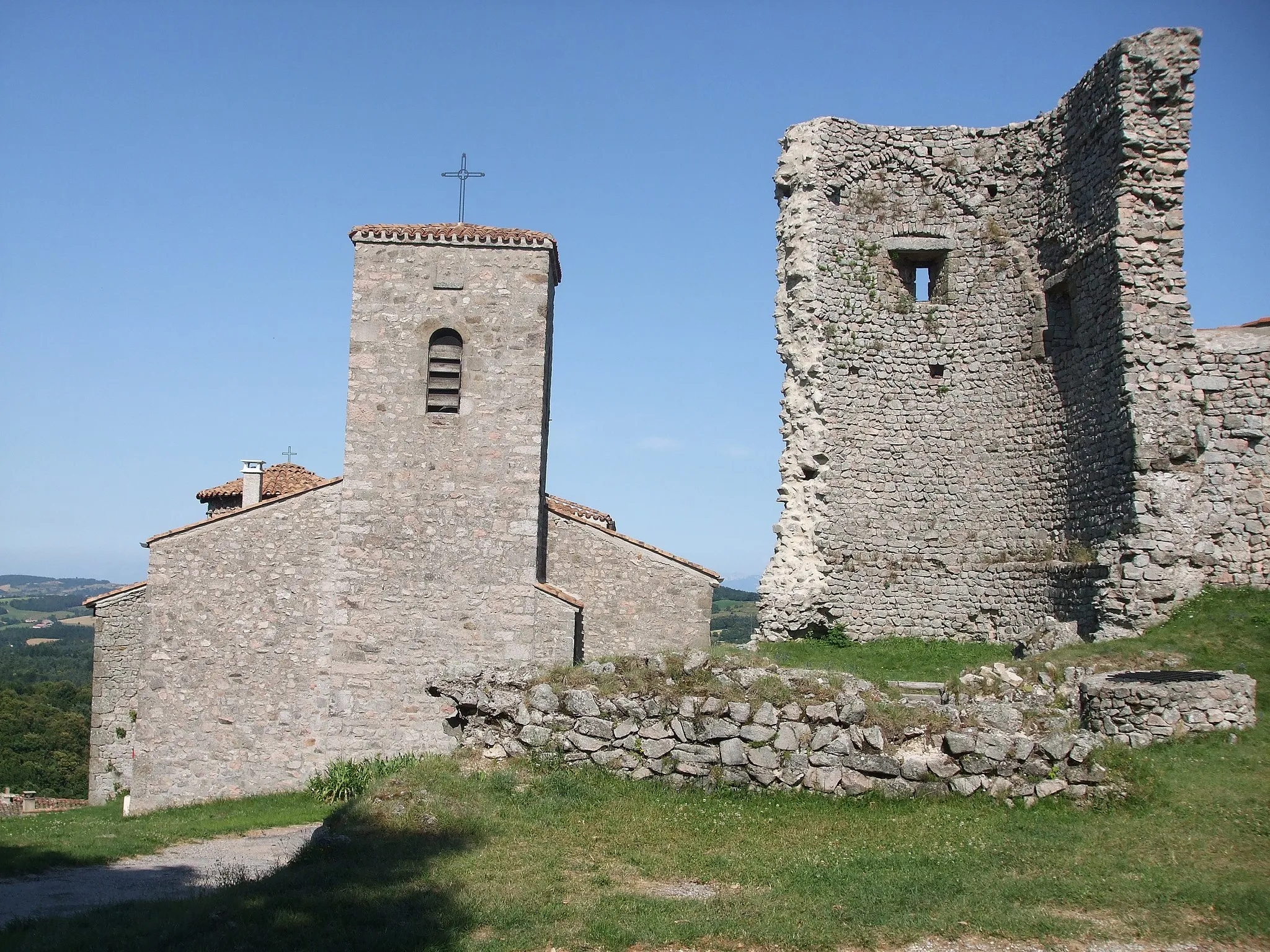 Photo showing: l'église et le château