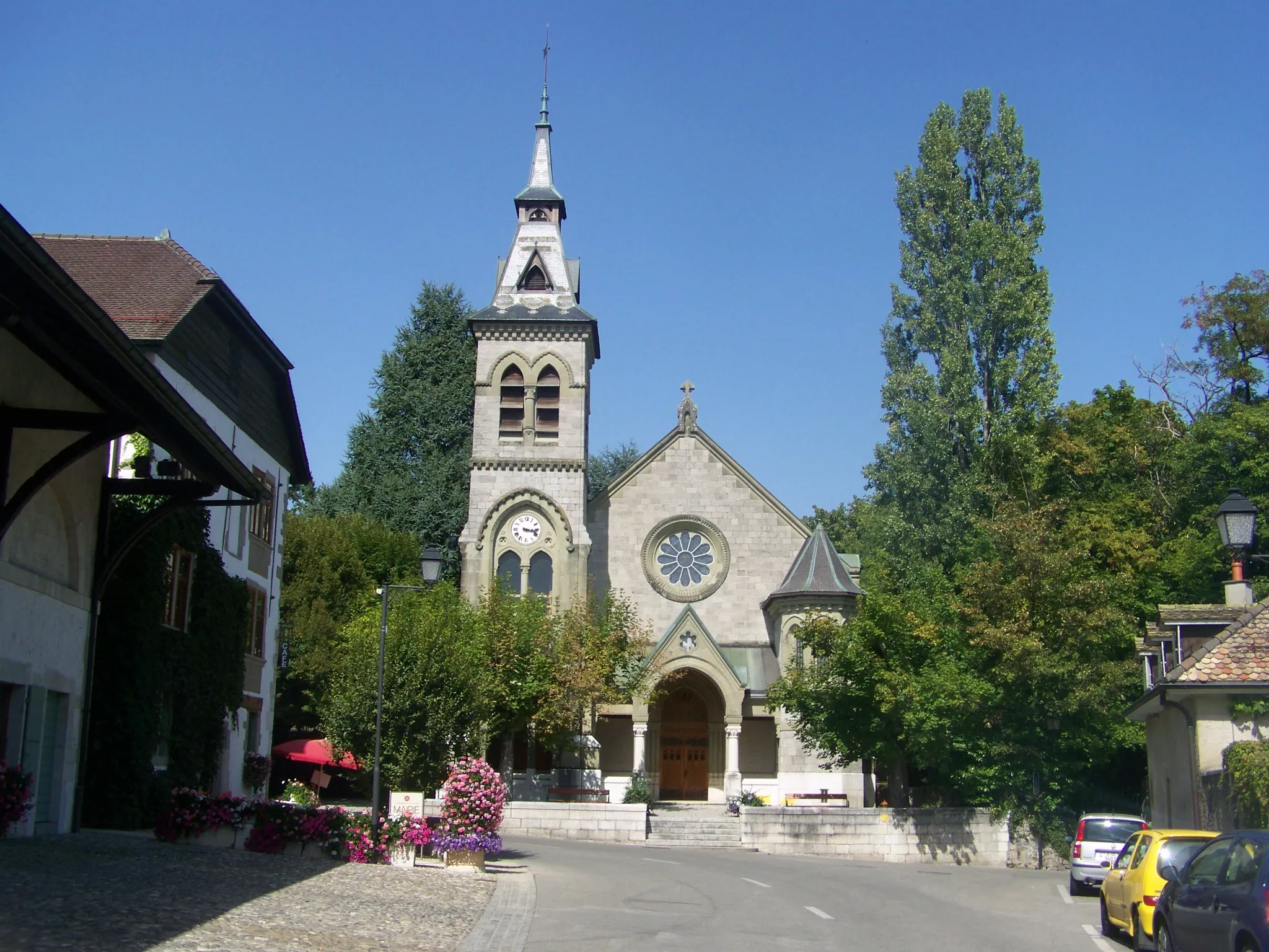 Photo showing: Village of Genthod center, with city hall on the left, near Geneva, in Switzerland.