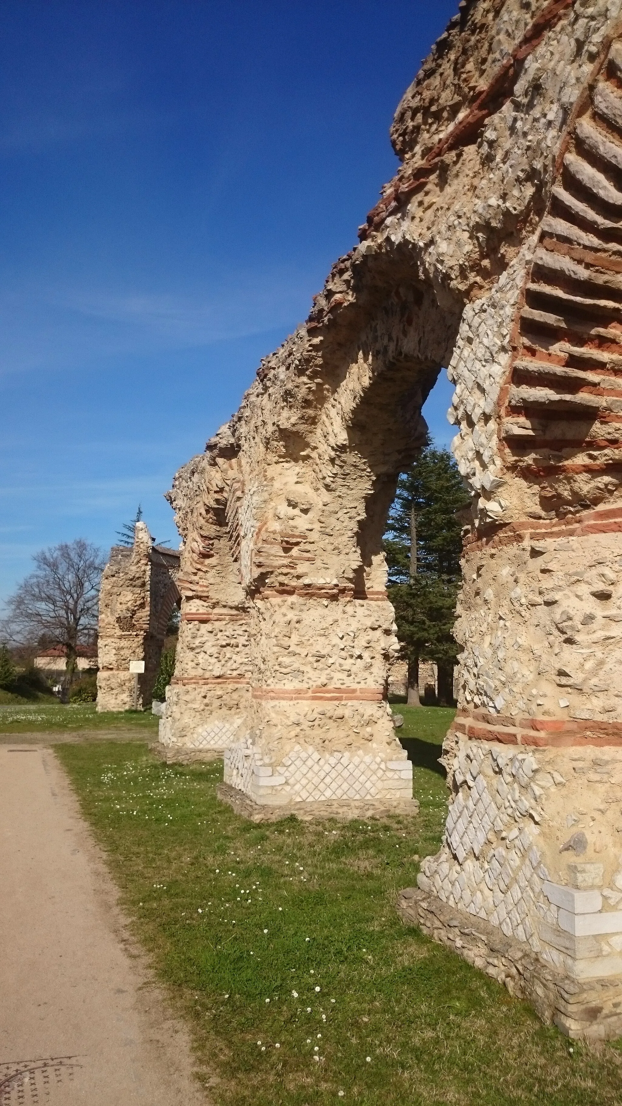 Photo showing: This building is indexed in the base Mérimée, a database of architectural heritage maintained by the French Ministry of Culture, under the reference PA00117723 .