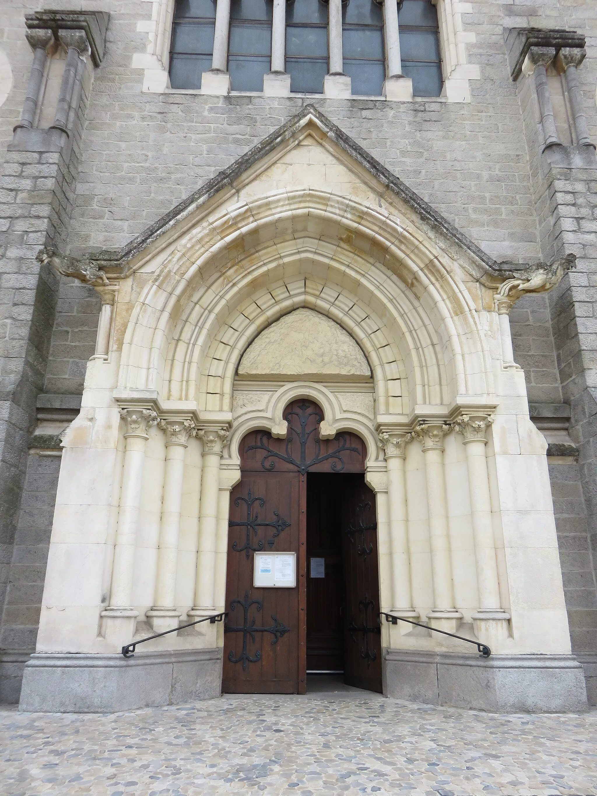 Photo showing: Portail de l'église Saint-Clair de Brignais (Rhône, France).