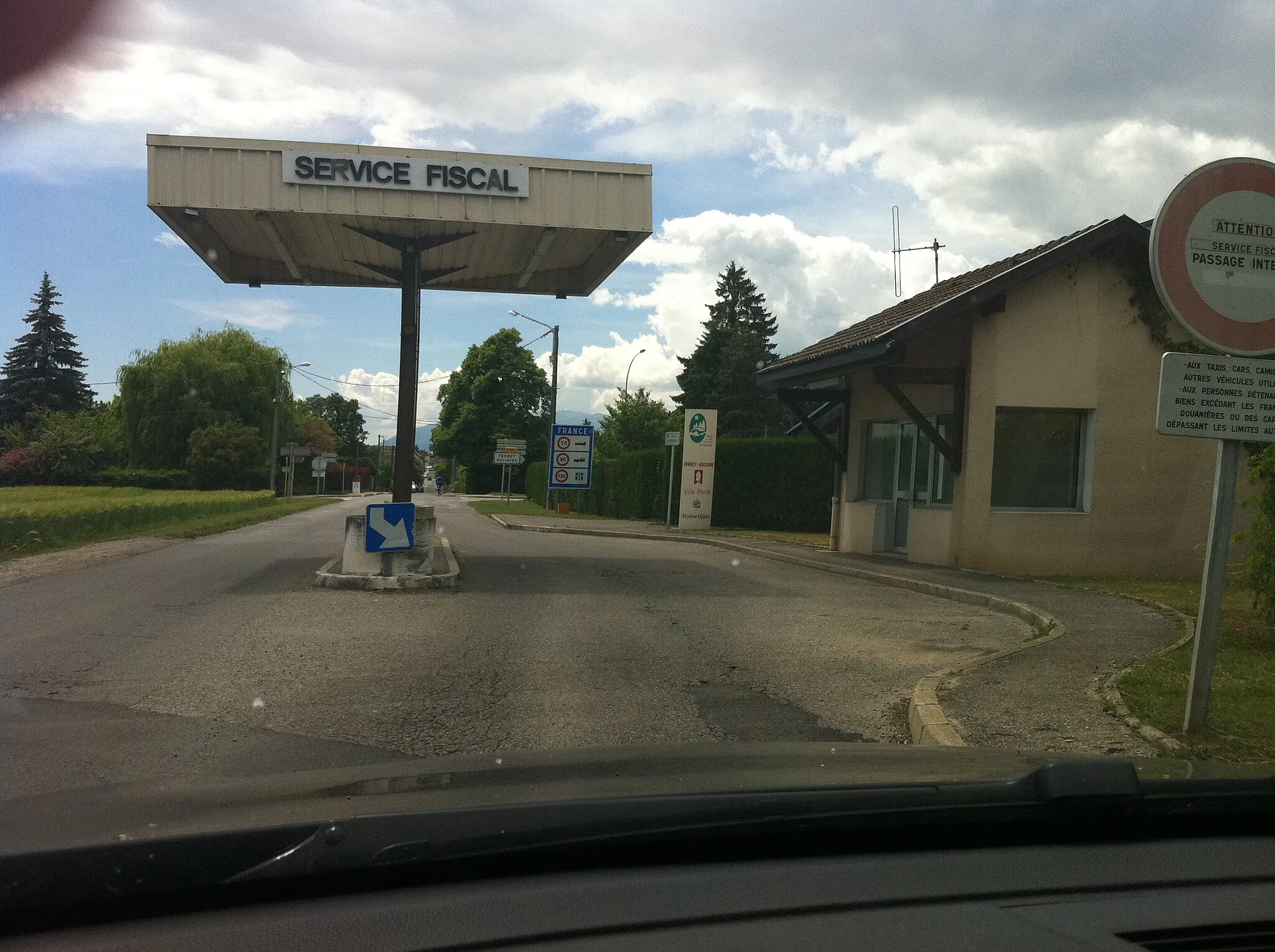 Photo showing: passage douanier Vireloup