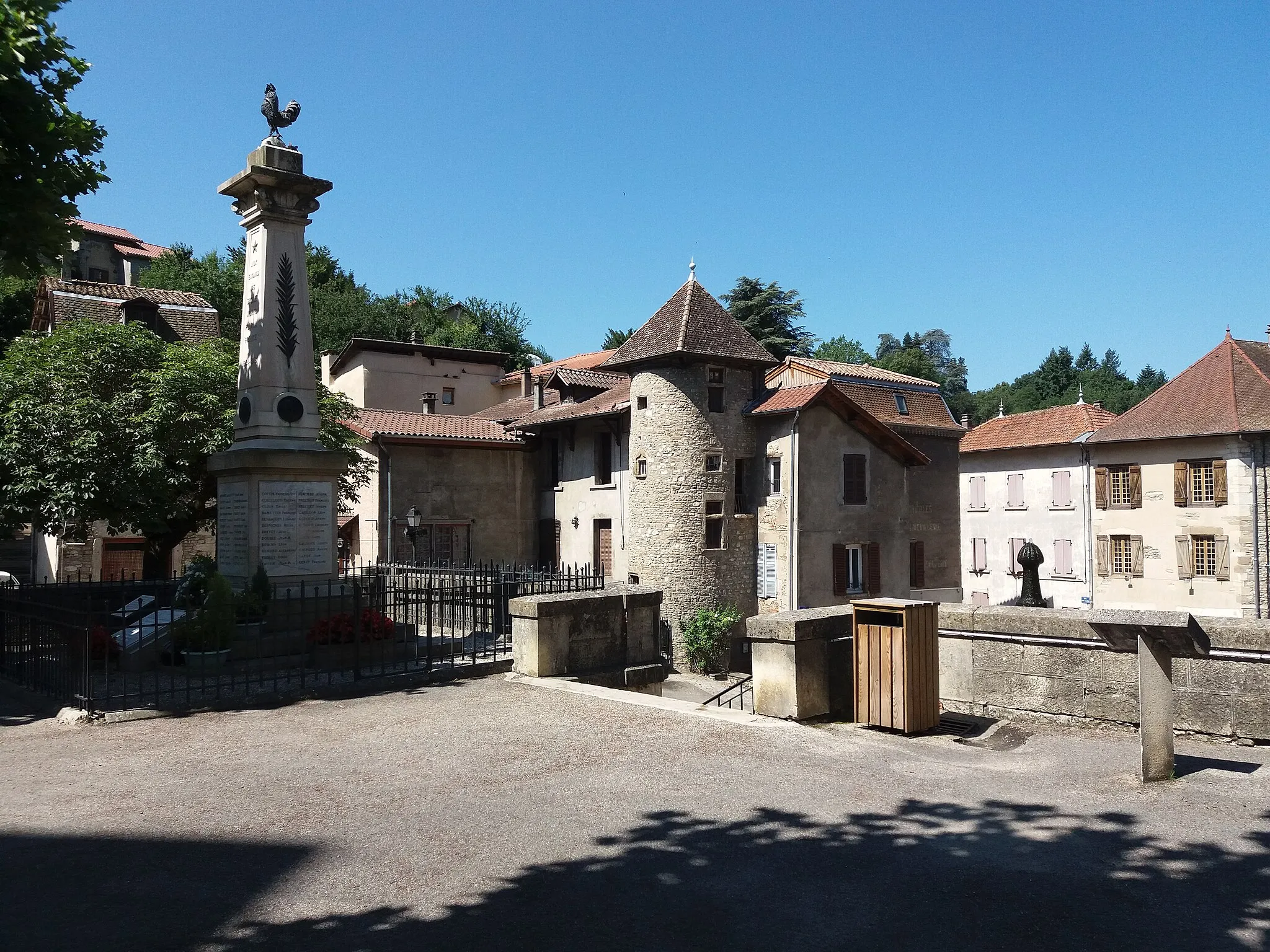 Photo showing: Place Louis Seigner.