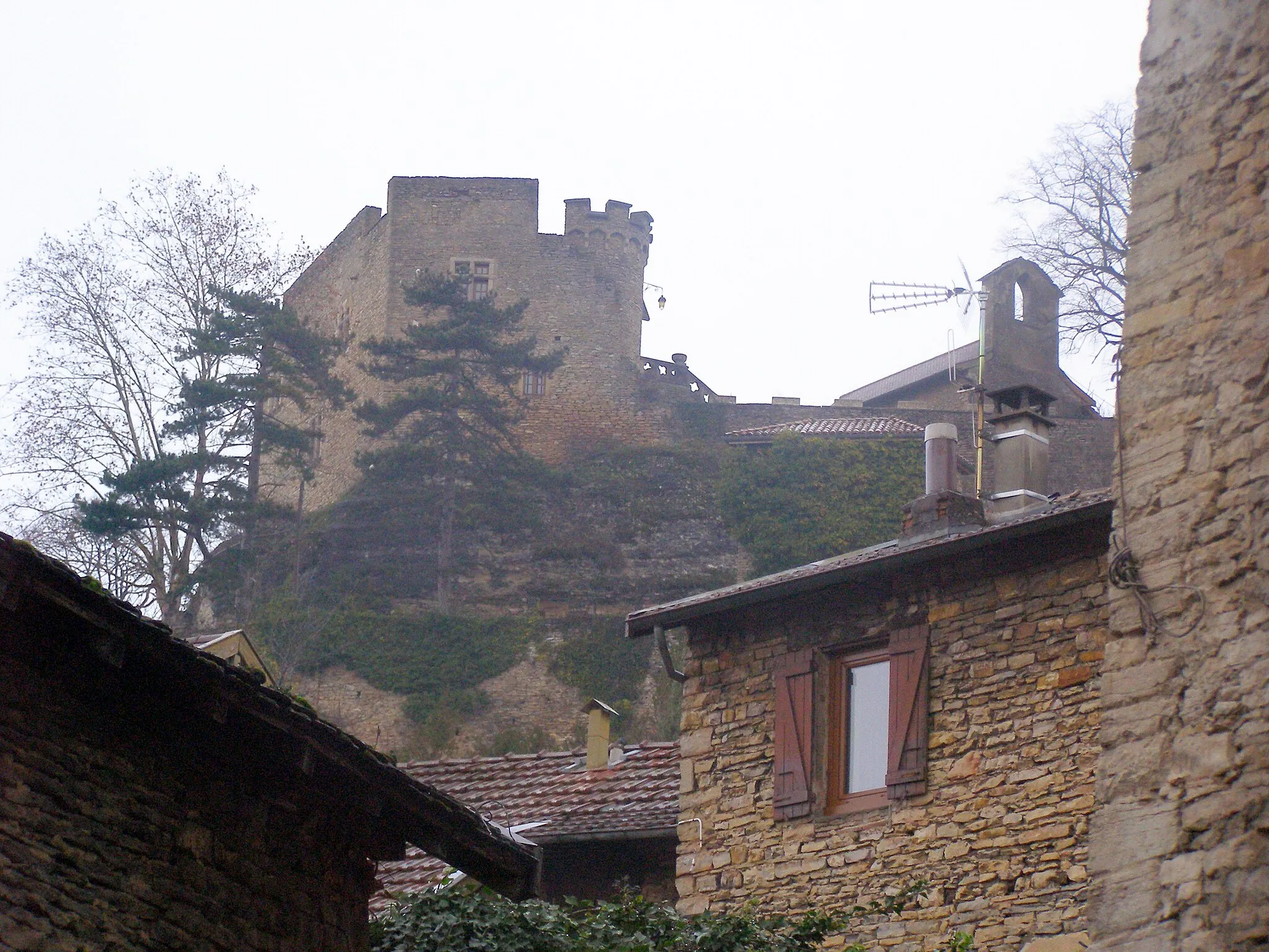 Photo showing: Castle of Crémieu, Isère, France.