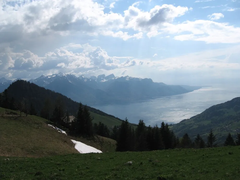 Photo showing: view from Col de Jaman to west and Lake Geneva