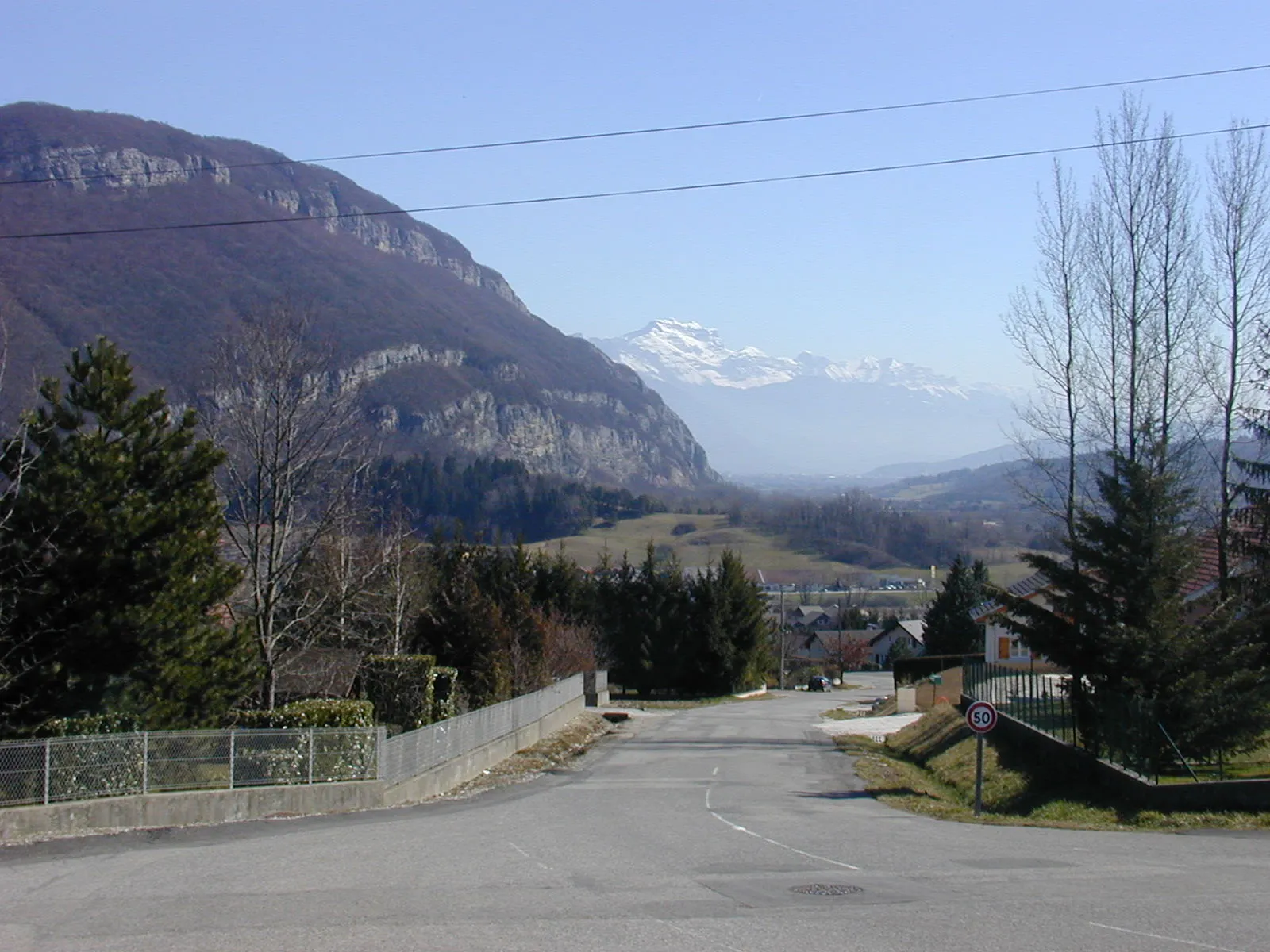 Photo showing: Sillingy, les Bromines (F-74330) au fond, Annecy et la montagne de la Tournette