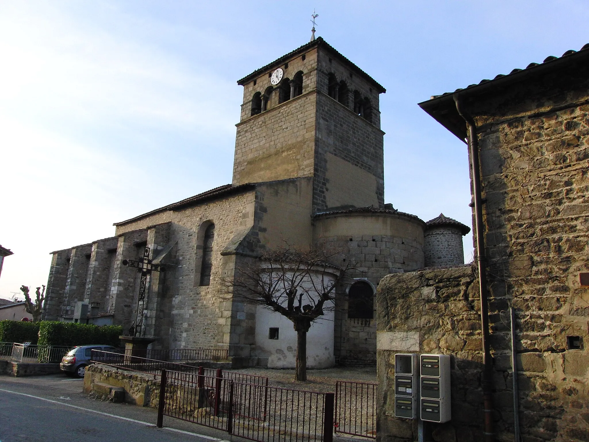 Photo showing: Taluyers church, back view, Rhône, France