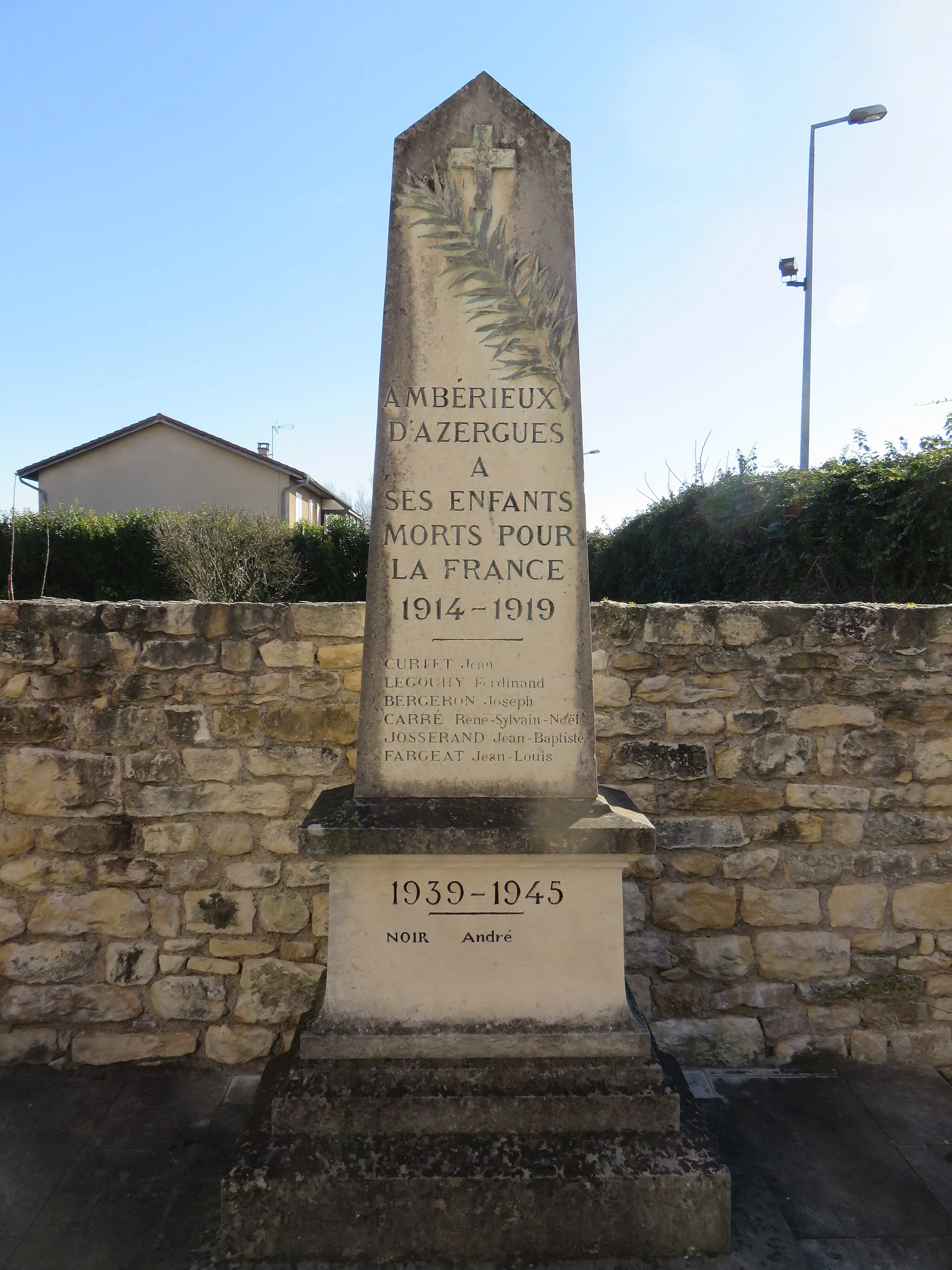 Photo showing: Monument aux morts d'Ambérieux (Rhône, France).