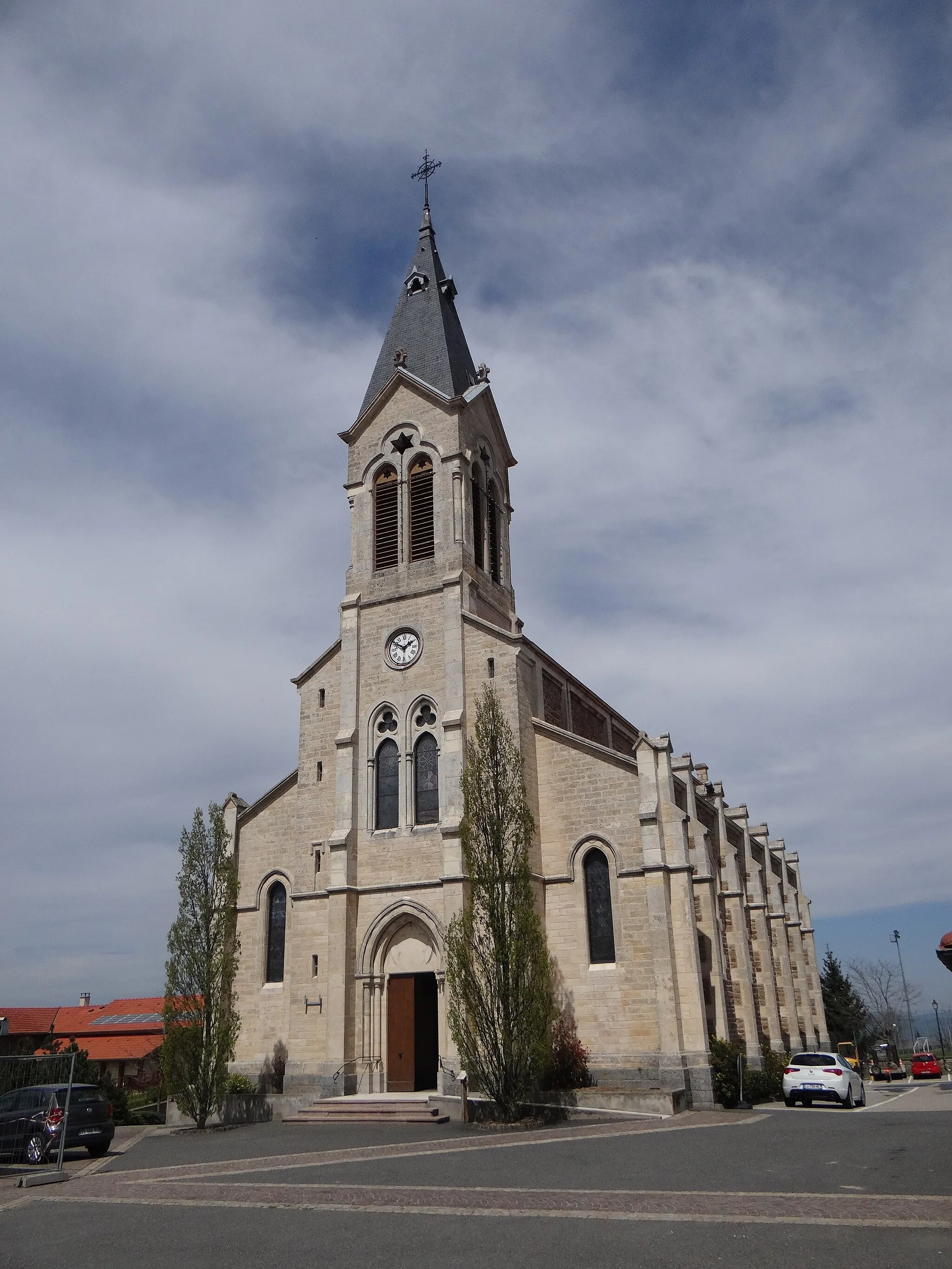 Photo showing: Église Saint-Pierre, Aveize, Rhône, France.