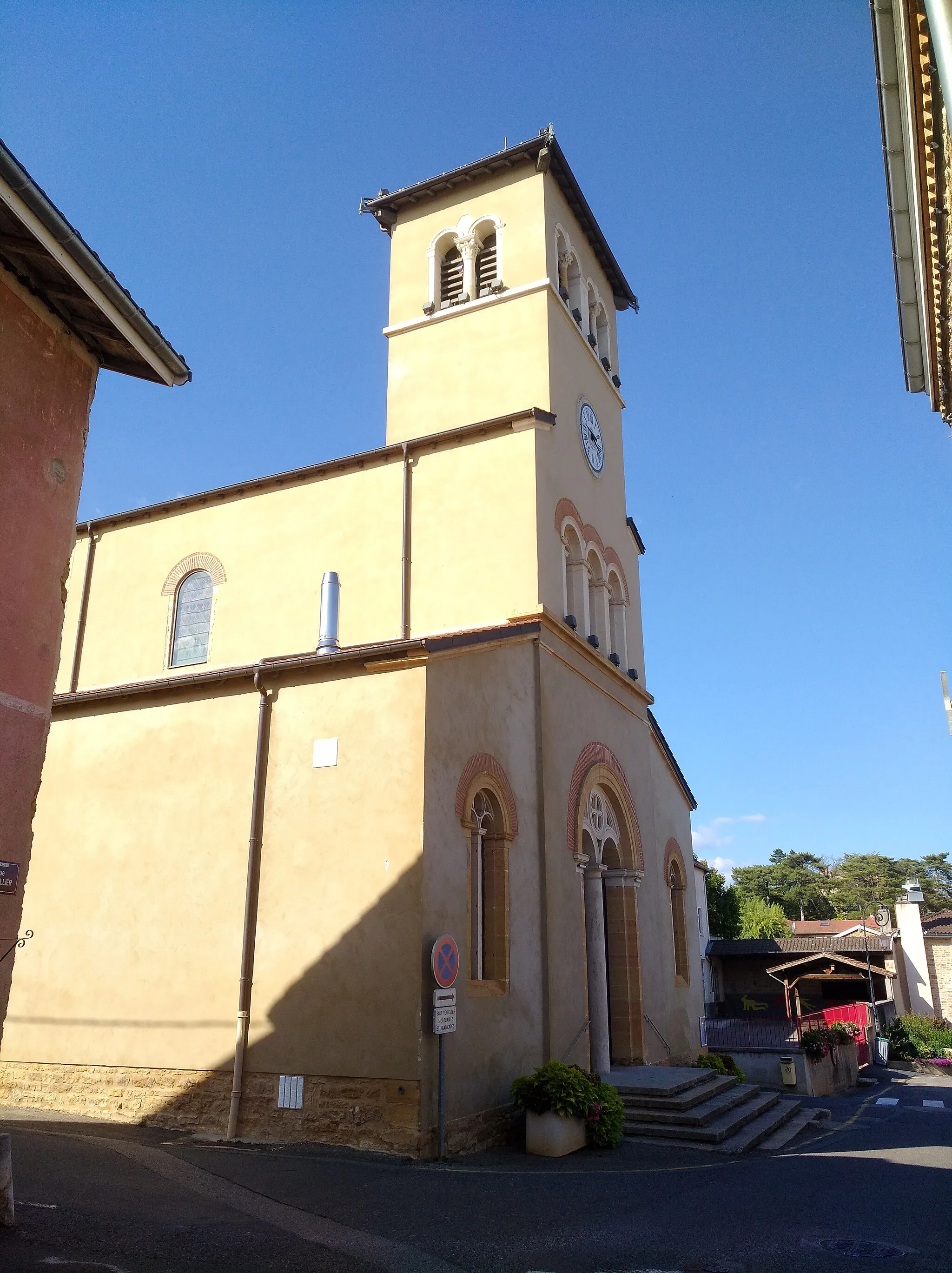 Photo showing: Église Saint-Claude de Blacé, dans le département du Rhône.