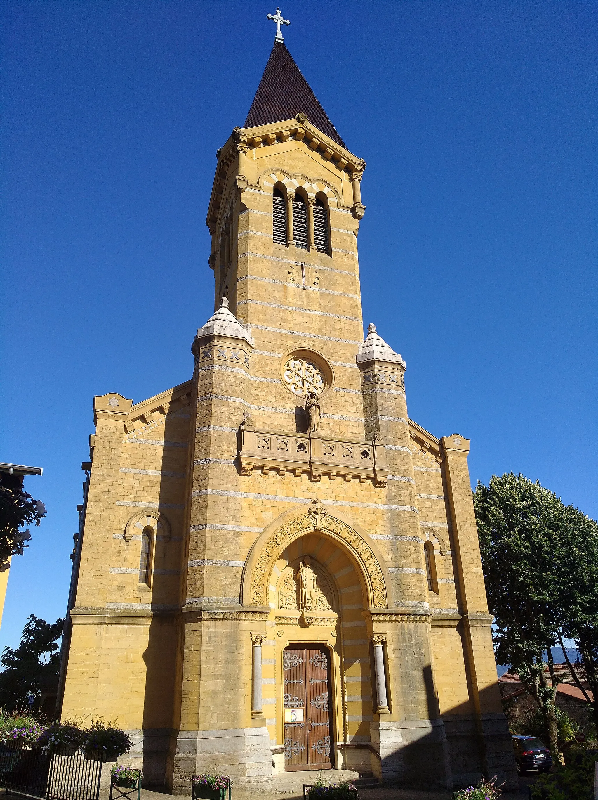 Photo showing: Église Saint-Polycarpe de Bully (Rhône, France).