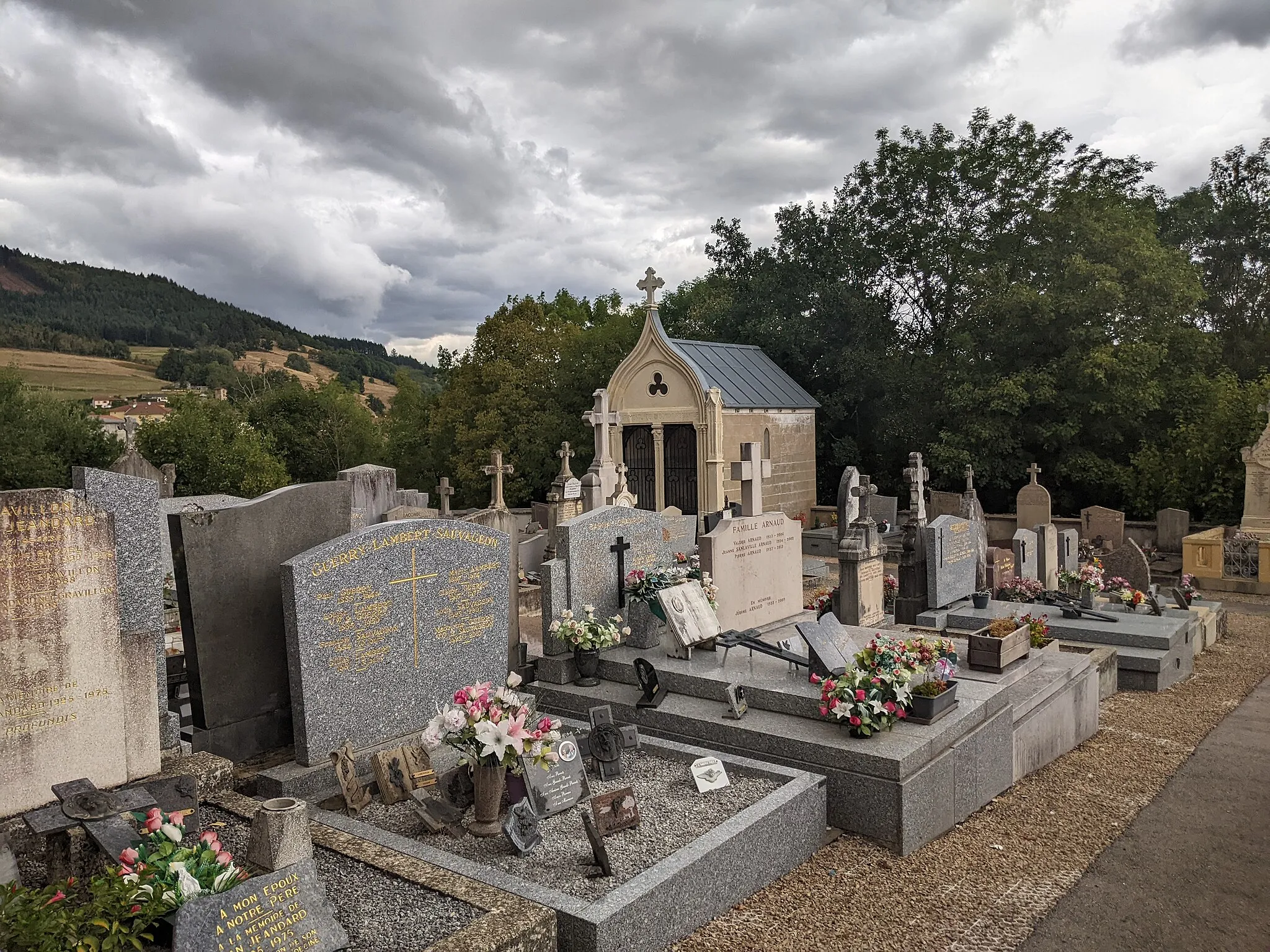 Photo showing: Vue du cimetière de Cublize (Rhône, France).