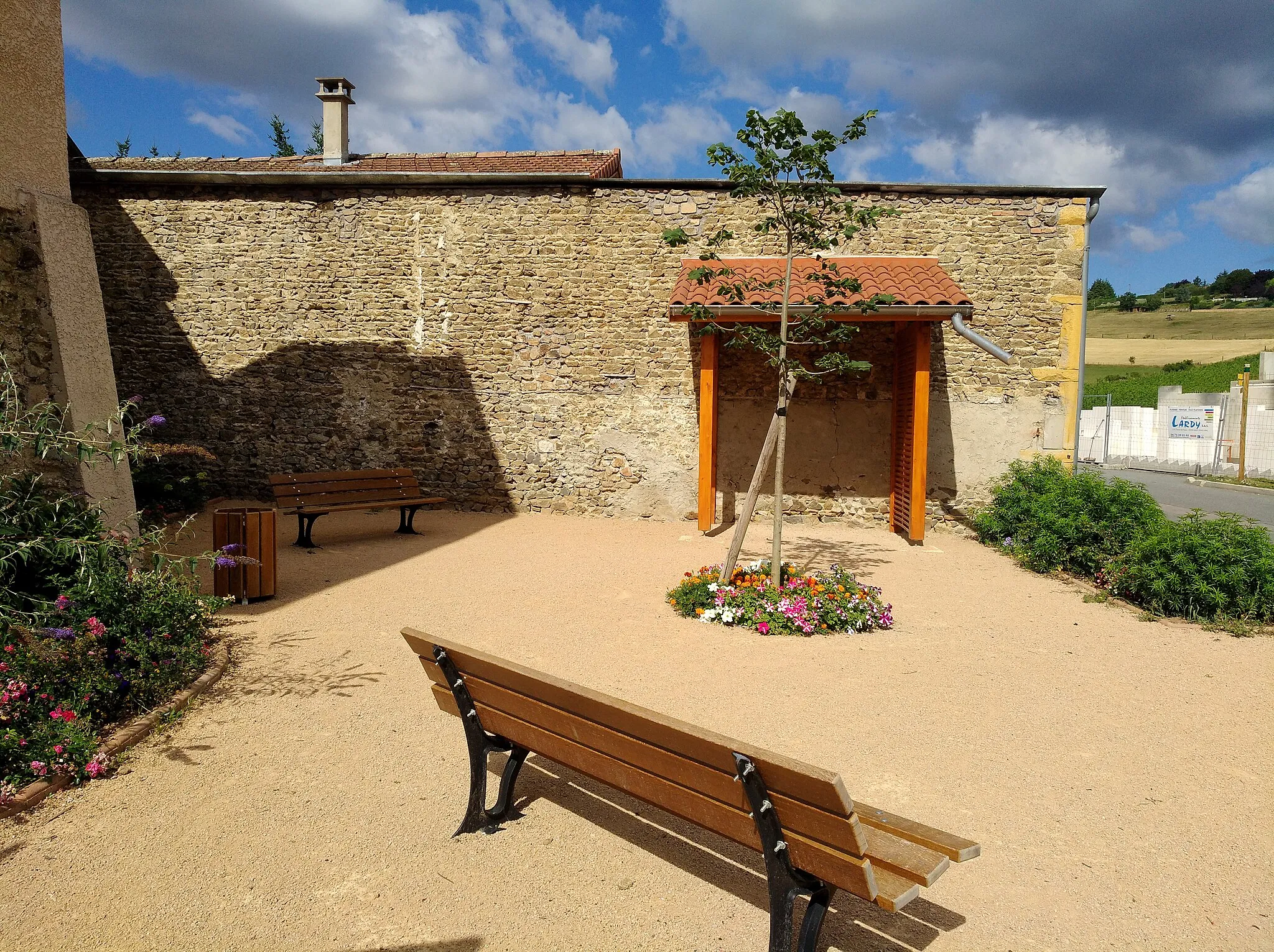 Photo showing: Petit square à Dareizé (commune de Vindry-sur-Turdine, Rhône, France).